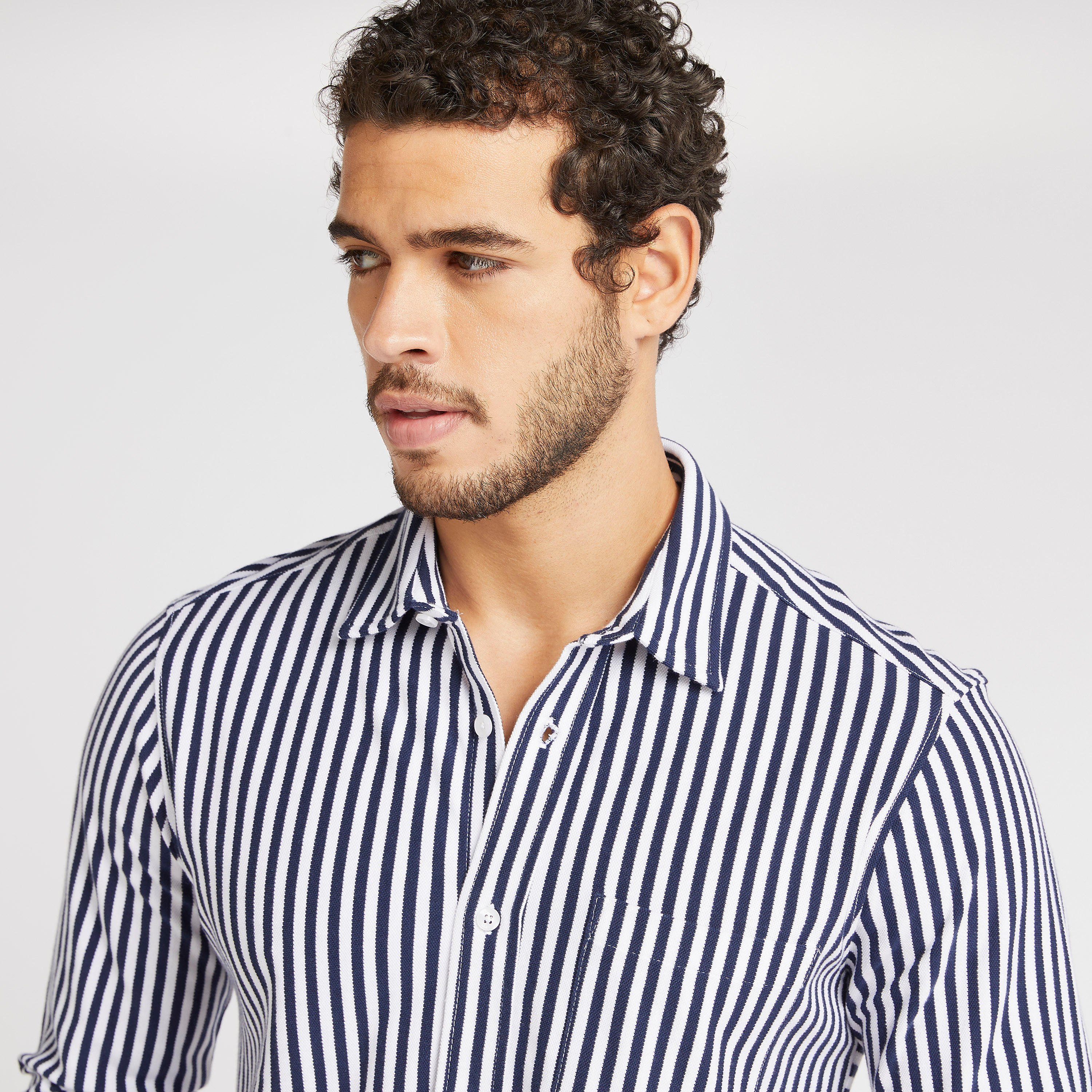 قميص بقصّة سليم وأكمام طويلة وجيب خارجي-men-clothing-shirts-image-5
