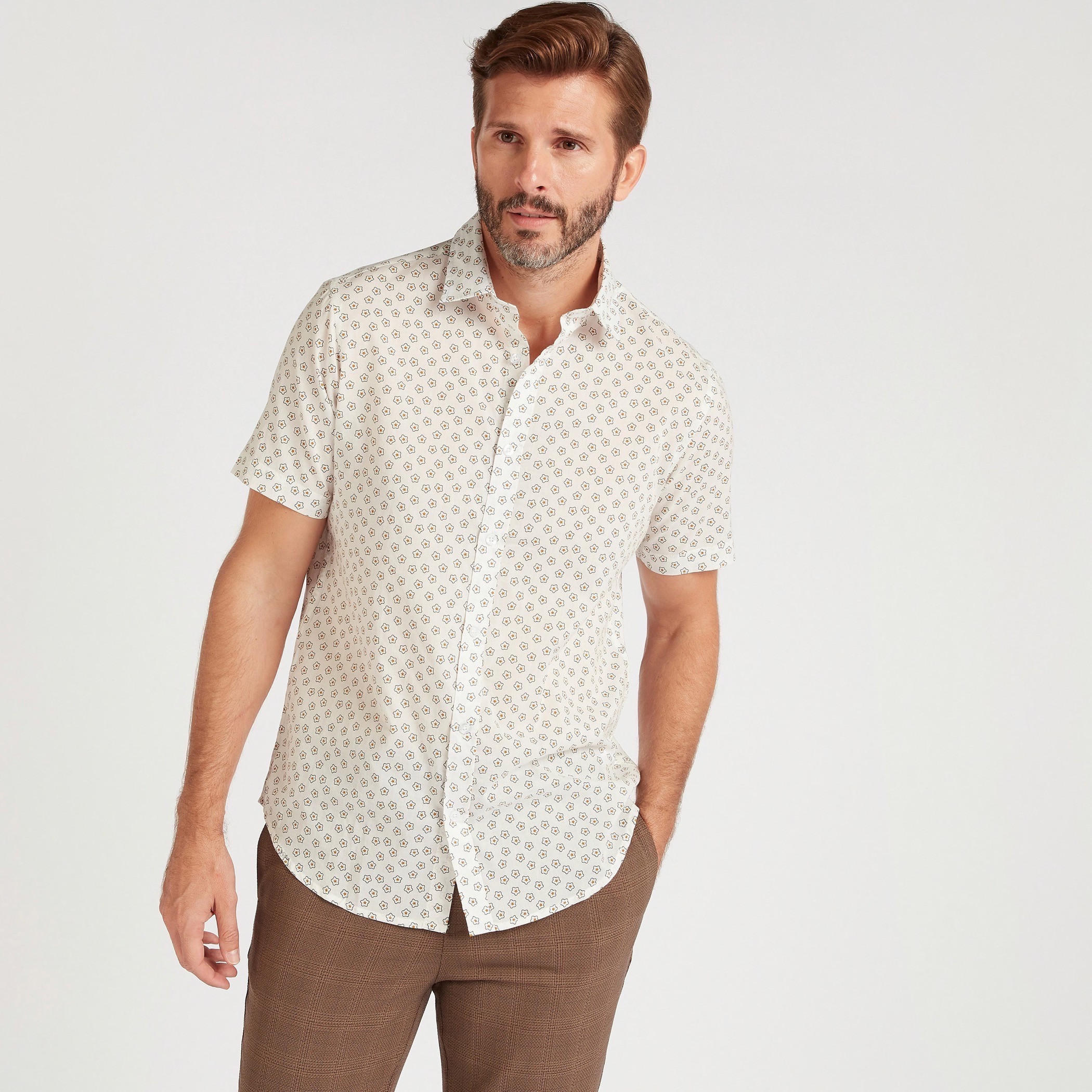 قميص بقصّة سليم بأكمام قصيرة وطبعات أزهار-men-clothing-shirts-image-1