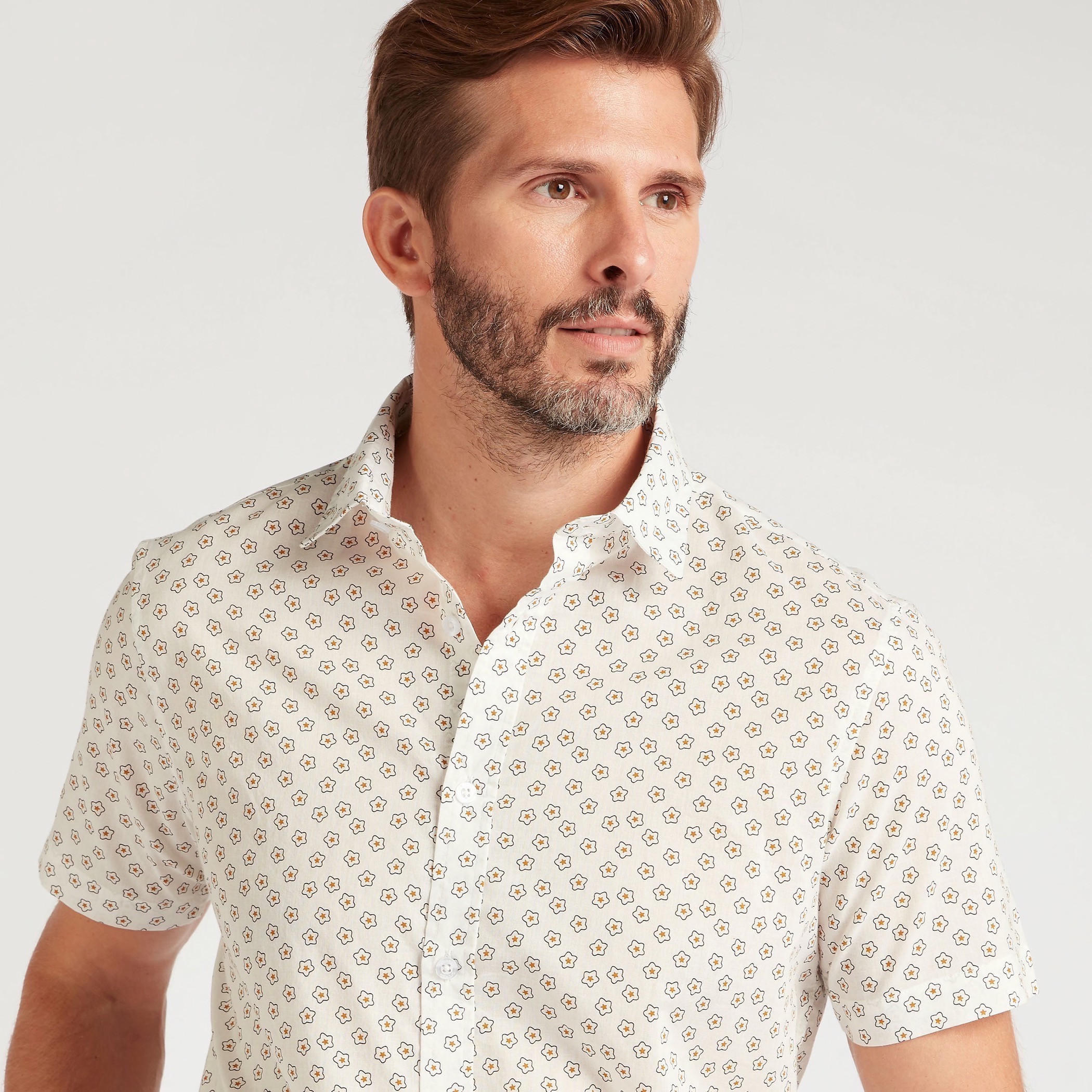 قميص بقصّة سليم بأكمام قصيرة وطبعات أزهار-men-clothing-shirts-image-3