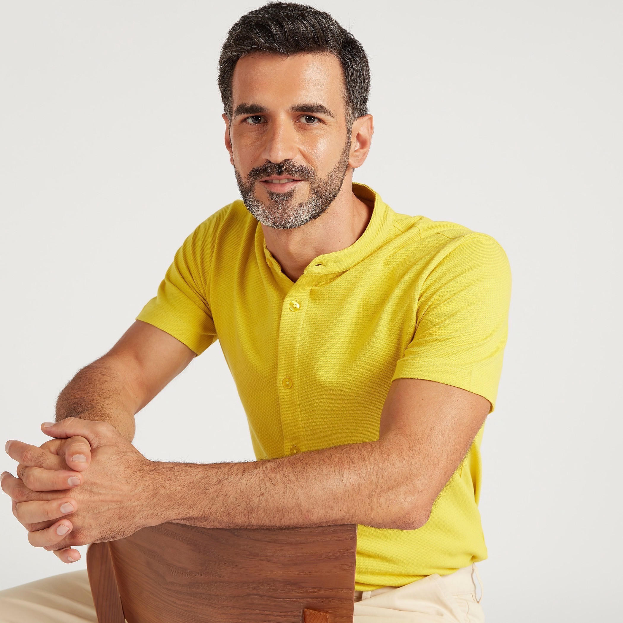 قميص بارز الملمس بياقة ماندرين وقصة سليم-men-clothing-shirts-image-1