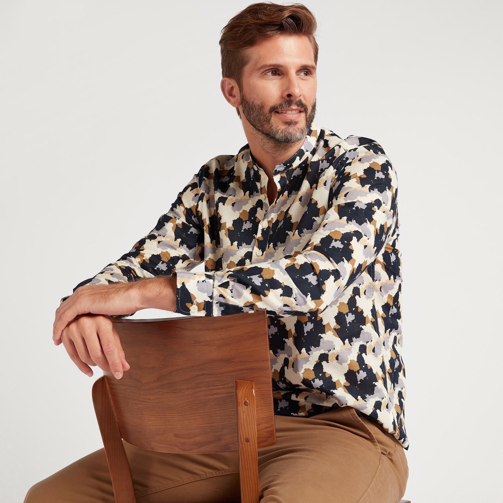 قميص بطبعات بأكمام طويلة وياقة ماندارين-men-clothing-shirts-image-1