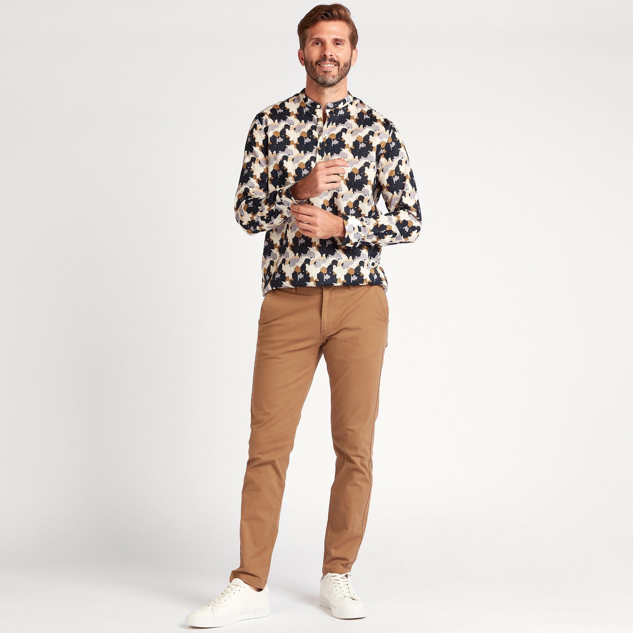 قميص بطبعات بأكمام طويلة وياقة ماندارين-men-clothing-shirts-image-2