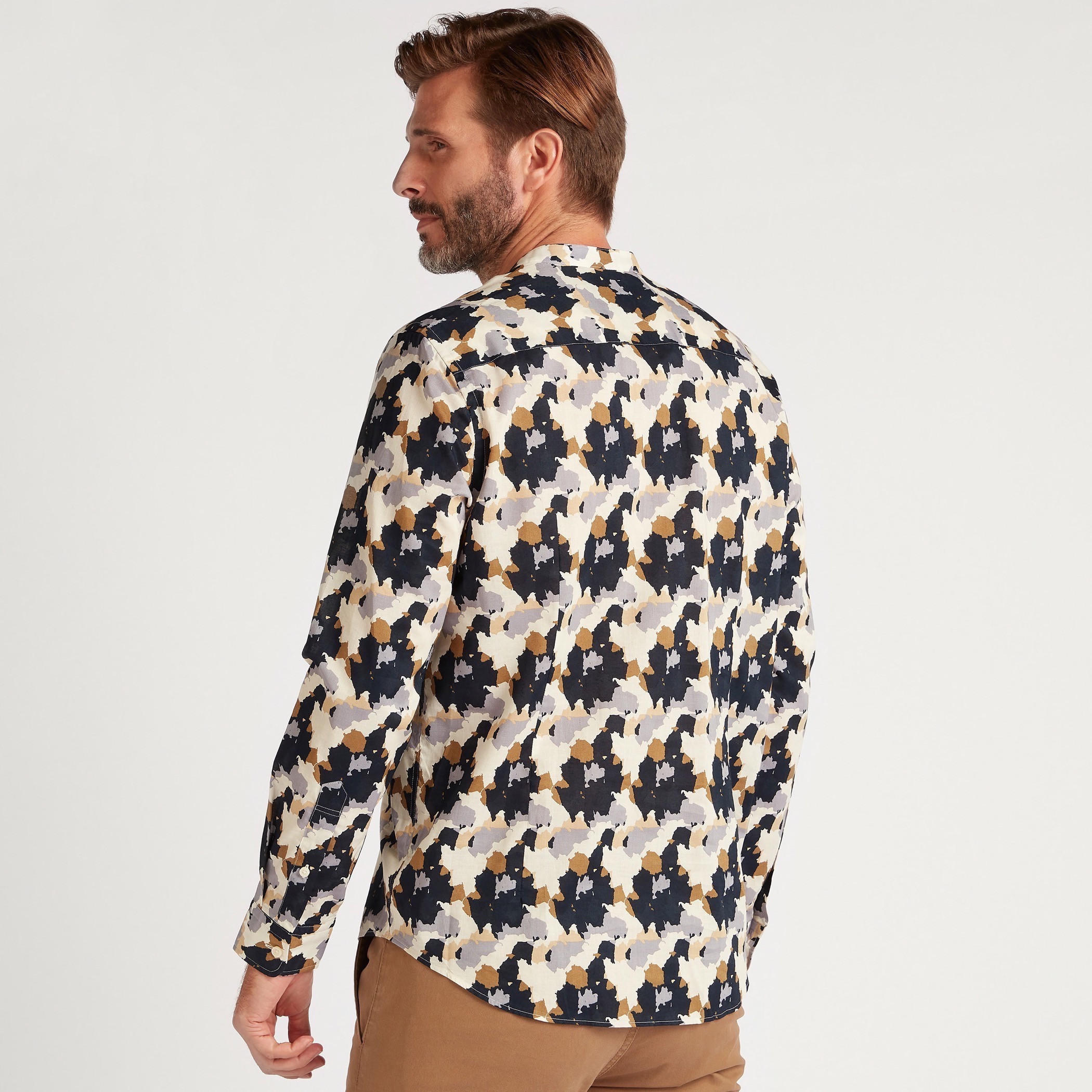 قميص بطبعات بأكمام طويلة وياقة ماندارين-men-clothing-shirts-image-4