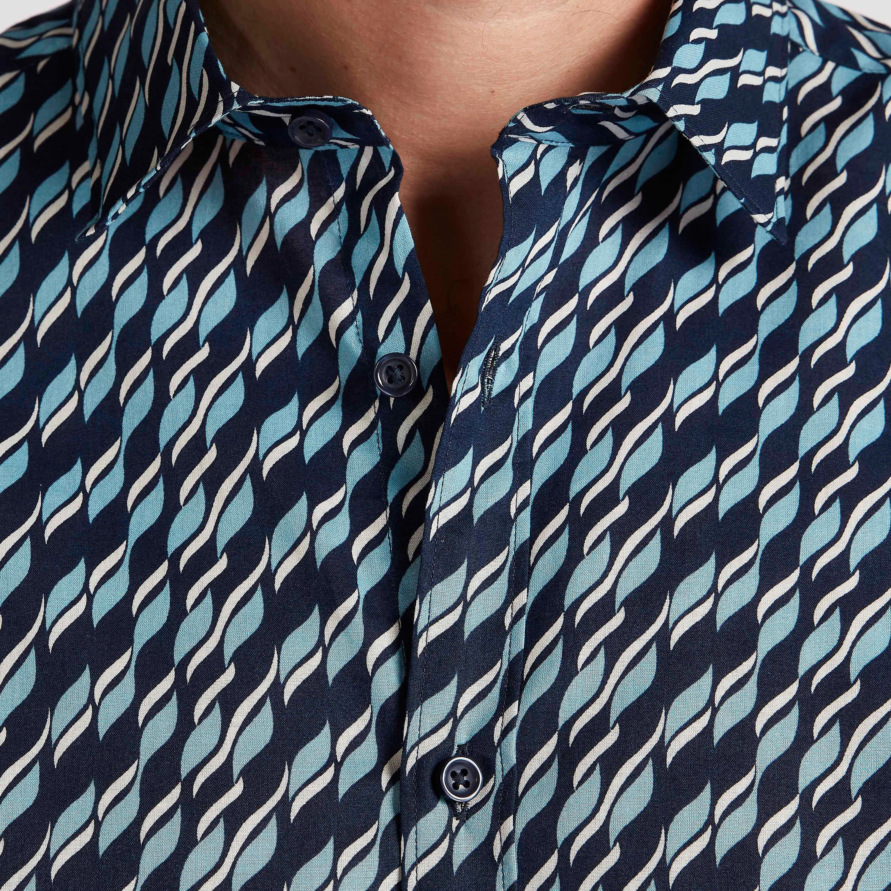قميص سليم فيت بطبعات وأكمام قصيرة-men-clothing-shirts-image-3