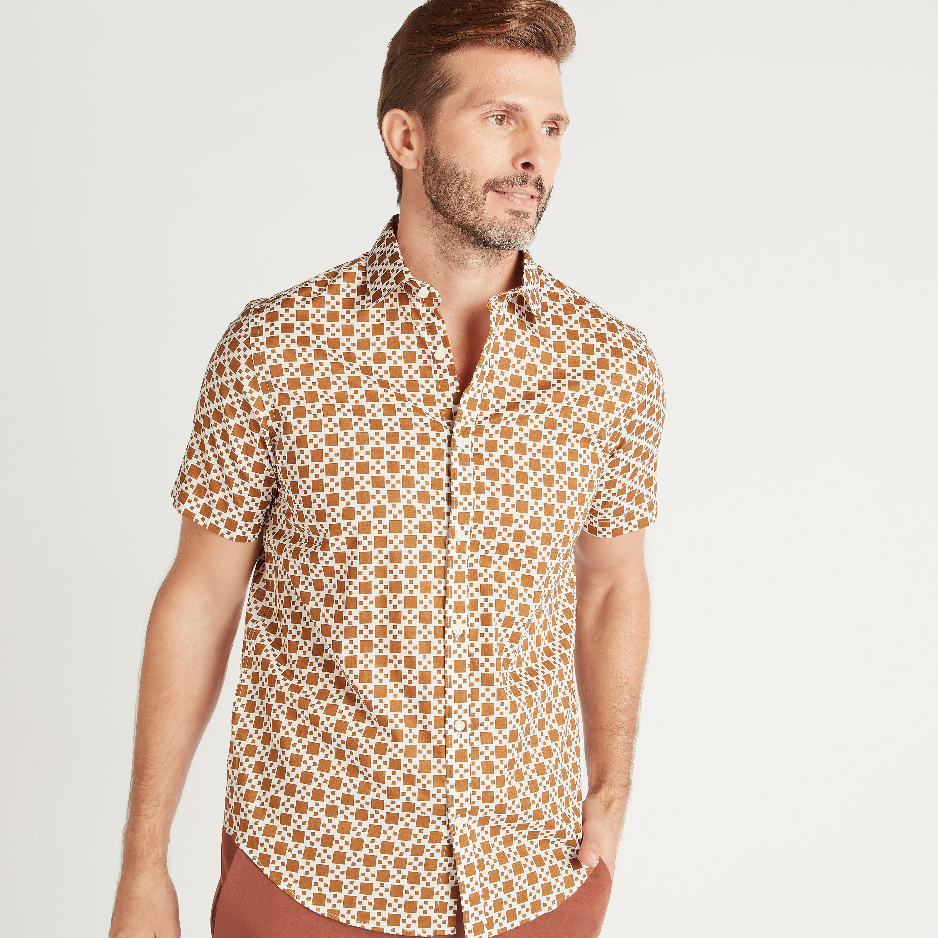 قميص بقصة سليم بزر علوي وطبعات وأكمام قصيرة-men-clothing-shirts-image-1