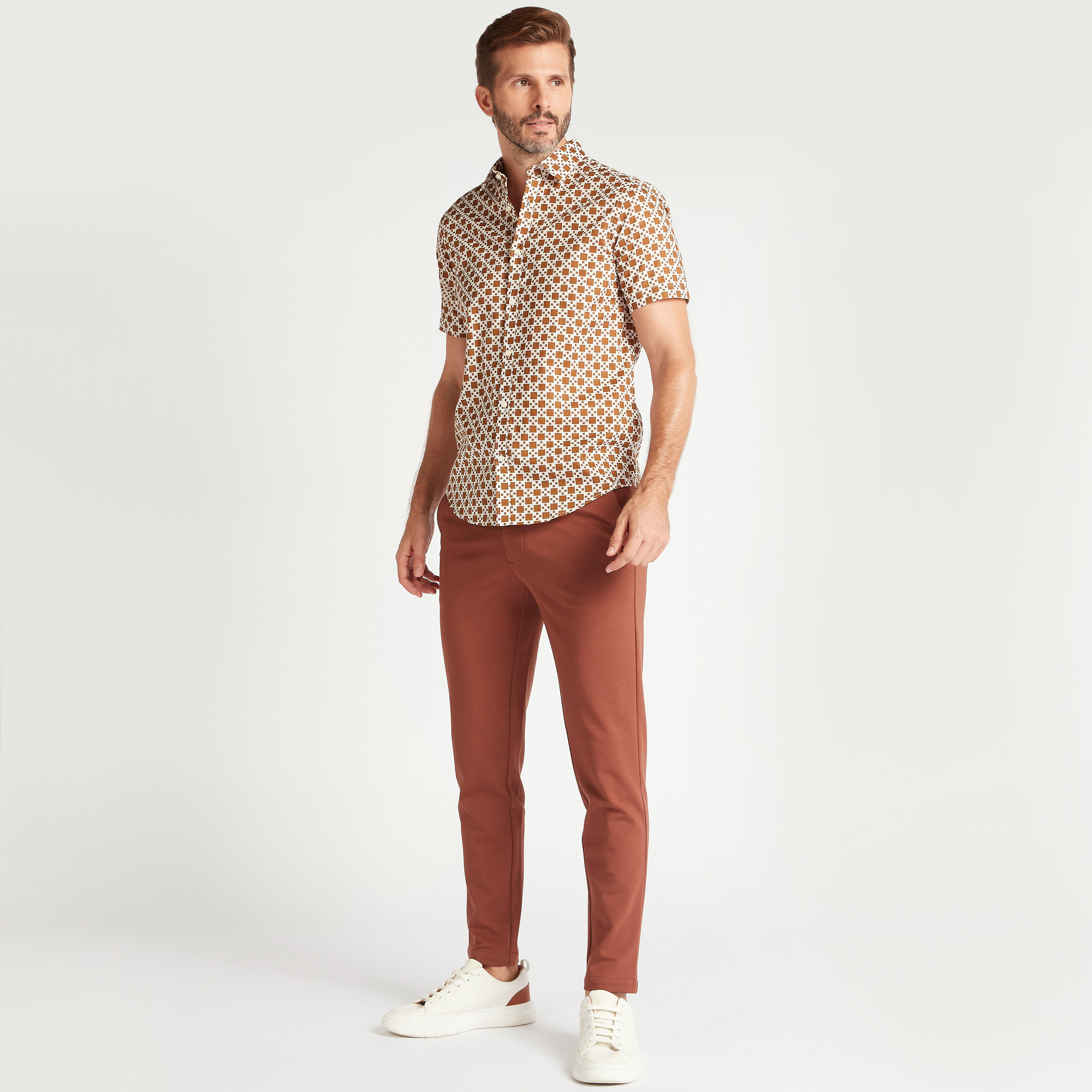 قميص بقصة سليم بزر علوي وطبعات وأكمام قصيرة-men-clothing-shirts-image-2