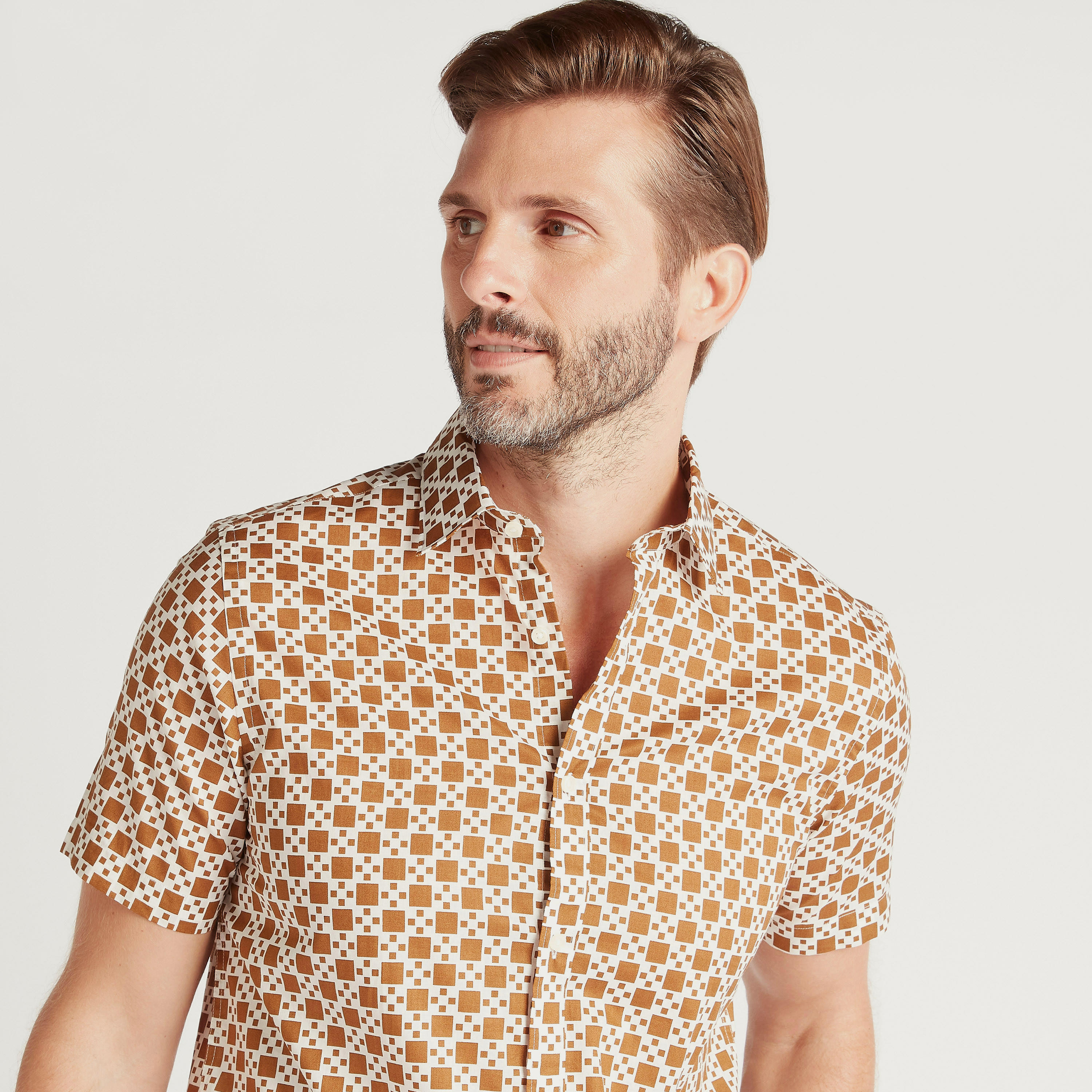 قميص بقصة سليم بزر علوي وطبعات وأكمام قصيرة-men-clothing-shirts-image-3