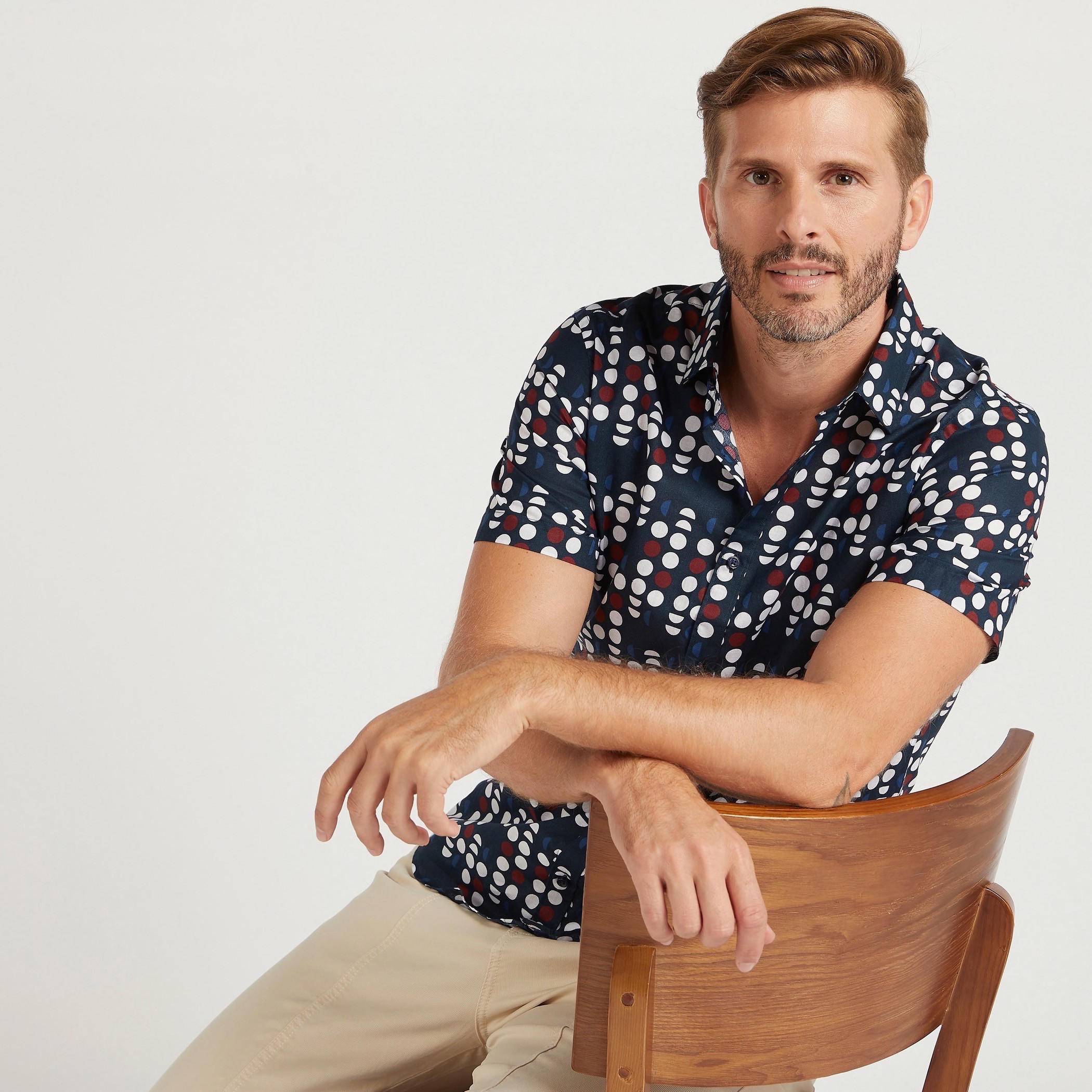 قميص سليم فيت بطبعات وأكمام قصيرة-men-clothing-shirts-image-1