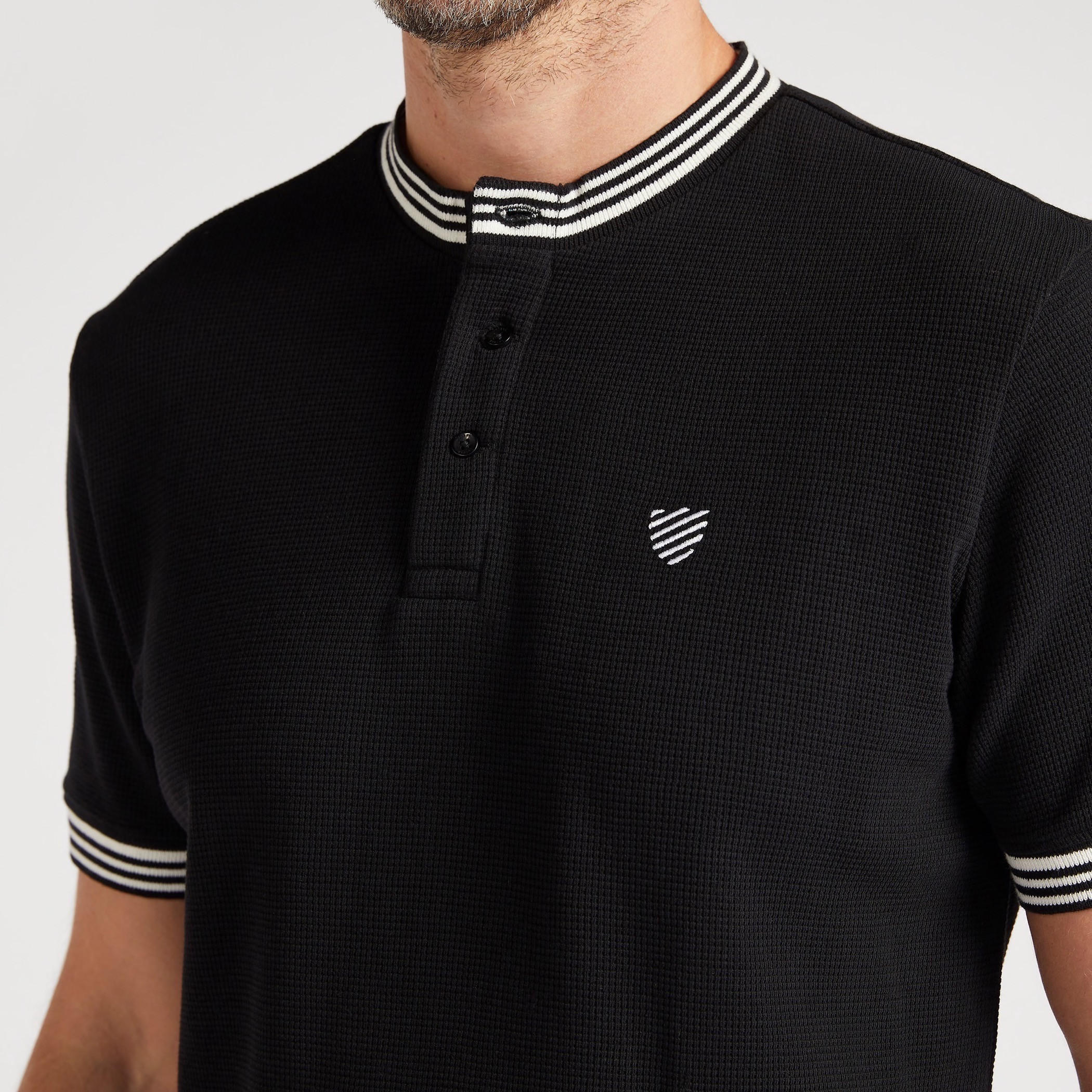 تيشيرت بارز الملمس بتطريز على الصدر-men-clothing-tshirtsandpolos-tshirts-image-3