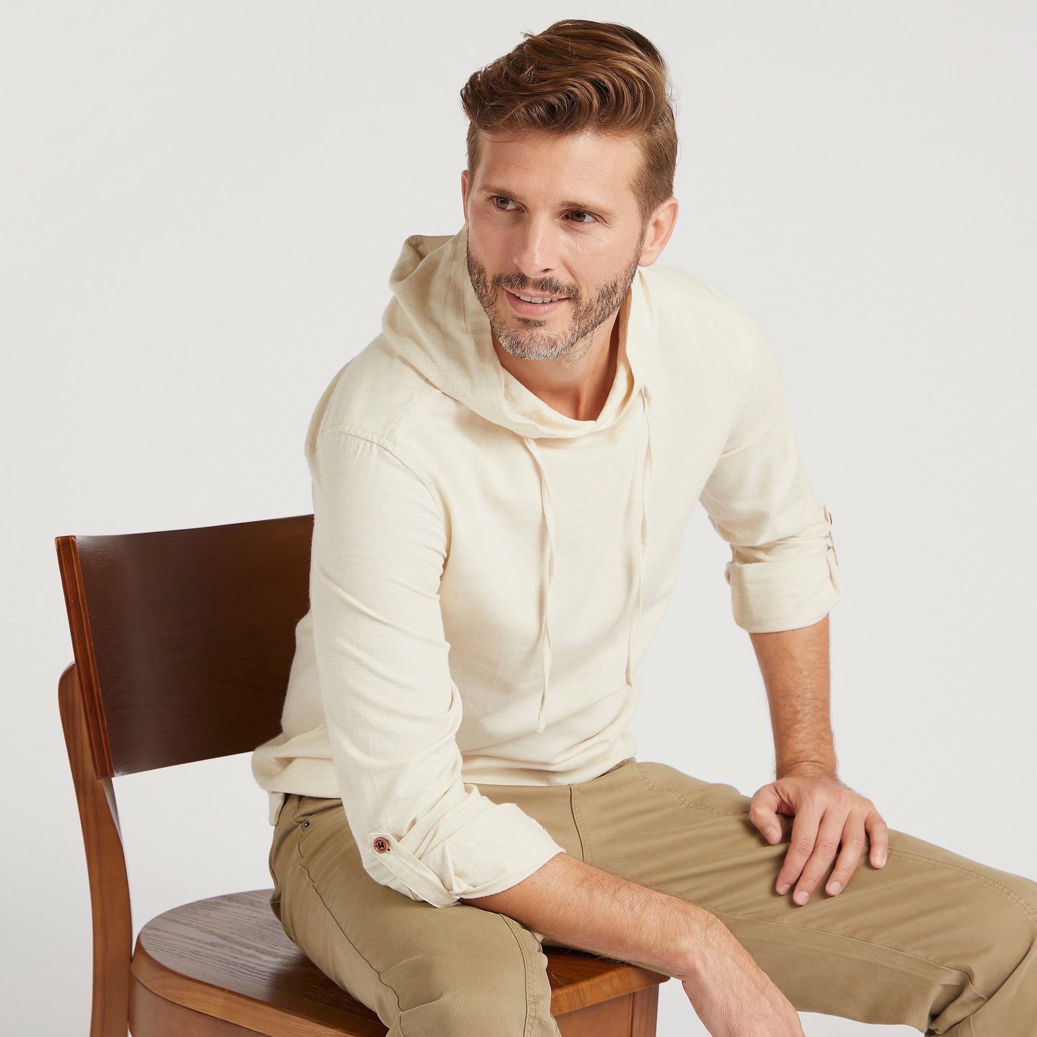 قميص سادة بقبّعة وأكمام طويلة-men-clothing-shirts-image-5