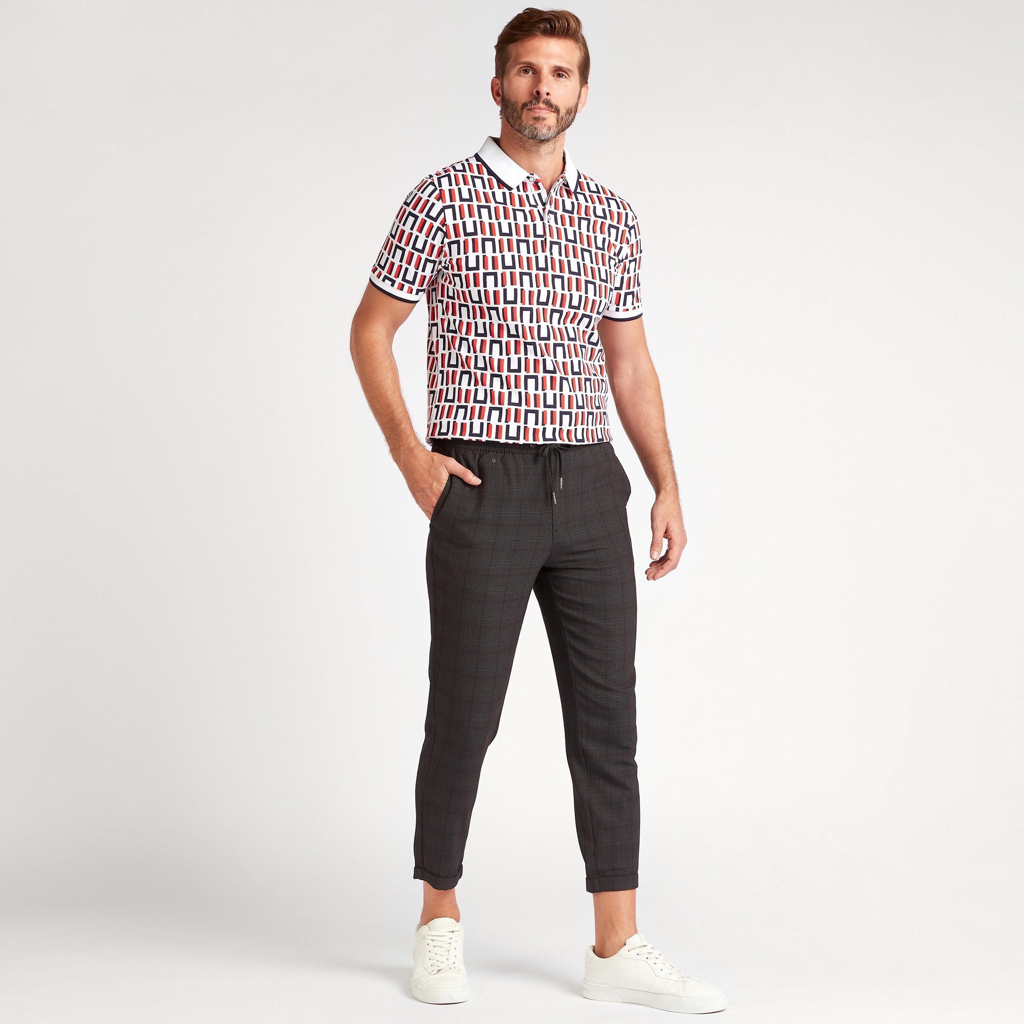 تيشيرت بولو بأكمام قصيرة وتفاصيل خيوط بارزة وطبعات-men-clothing-tshirtsandpolos-polos-image-2