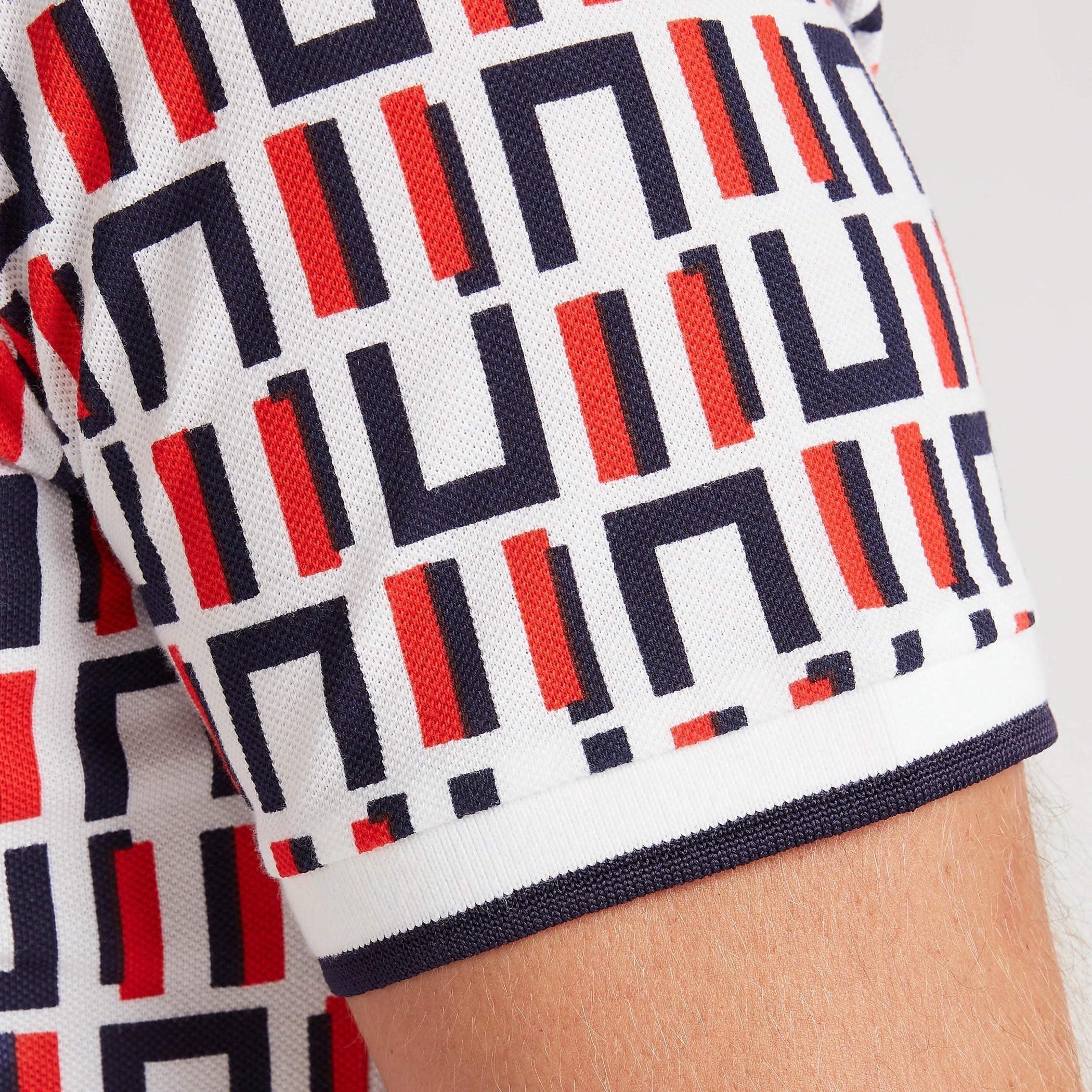 تيشيرت بولو بأكمام قصيرة وتفاصيل خيوط بارزة وطبعات-men-clothing-tshirtsandpolos-polos-image-5
