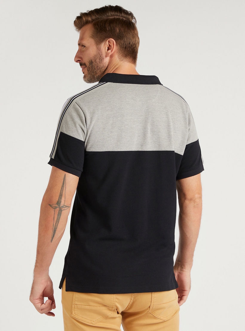 تيشيرت بولو بتصاميم مغايرة مع تفاصيل شريط على الكتف-men-clothing-tshirtsandpolos-polos-image-4