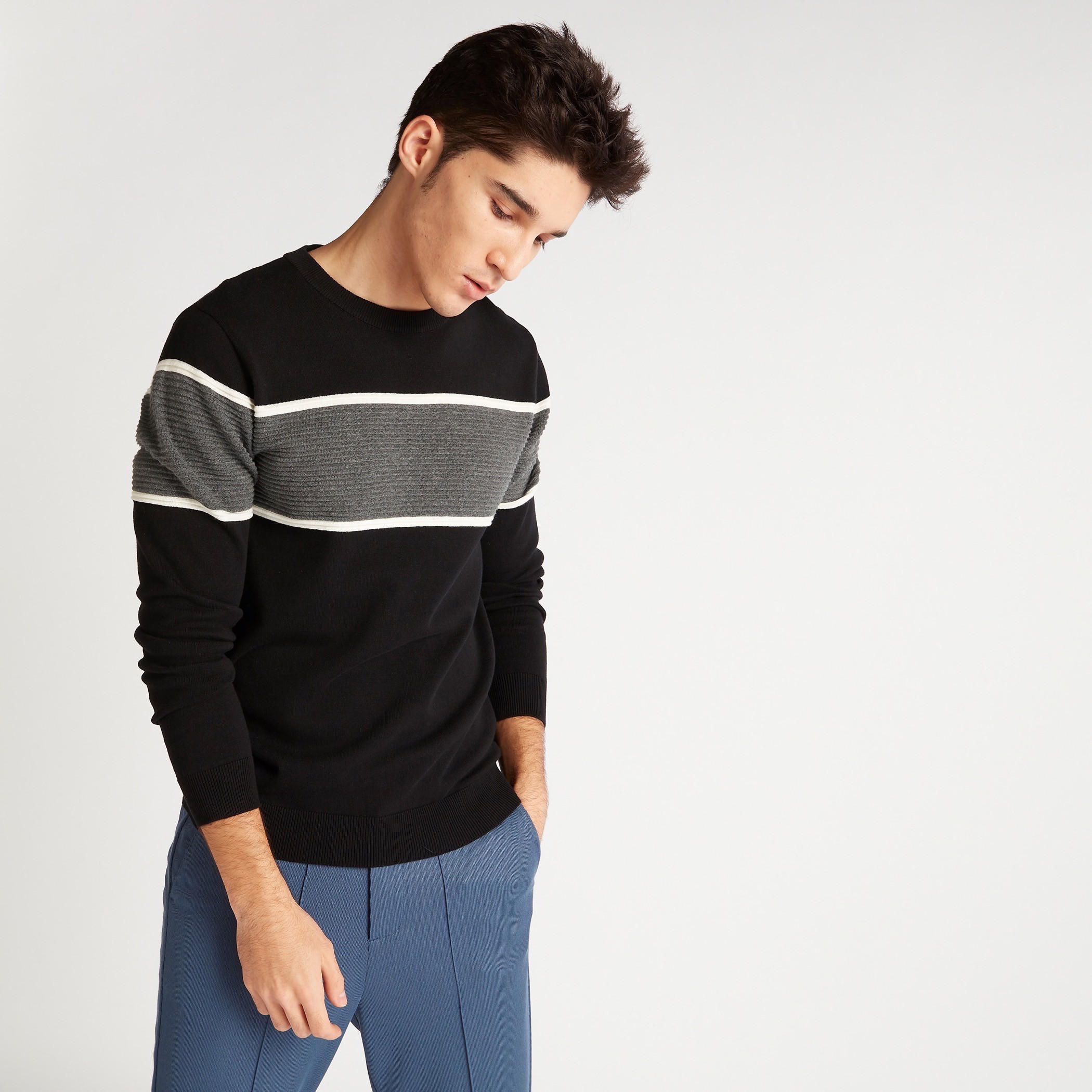 كنزة بارزة الملمس بياقة ضيّقة وأكمام طويلة-men-clothing-sweatersandpullovers-image-5