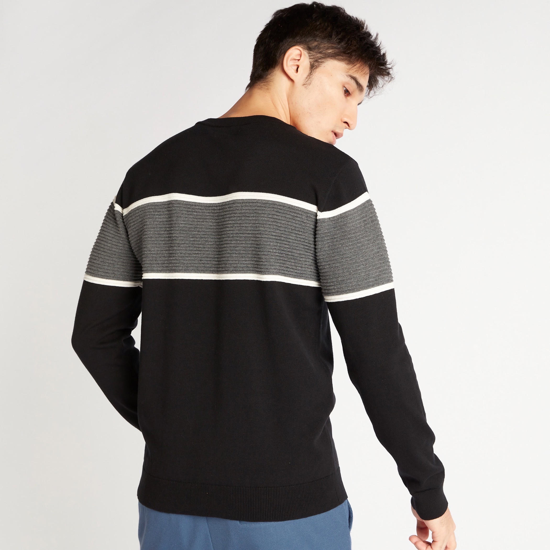 كنزة بارزة الملمس بياقة ضيّقة وأكمام طويلة-men-clothing-sweatersandpullovers-image-2