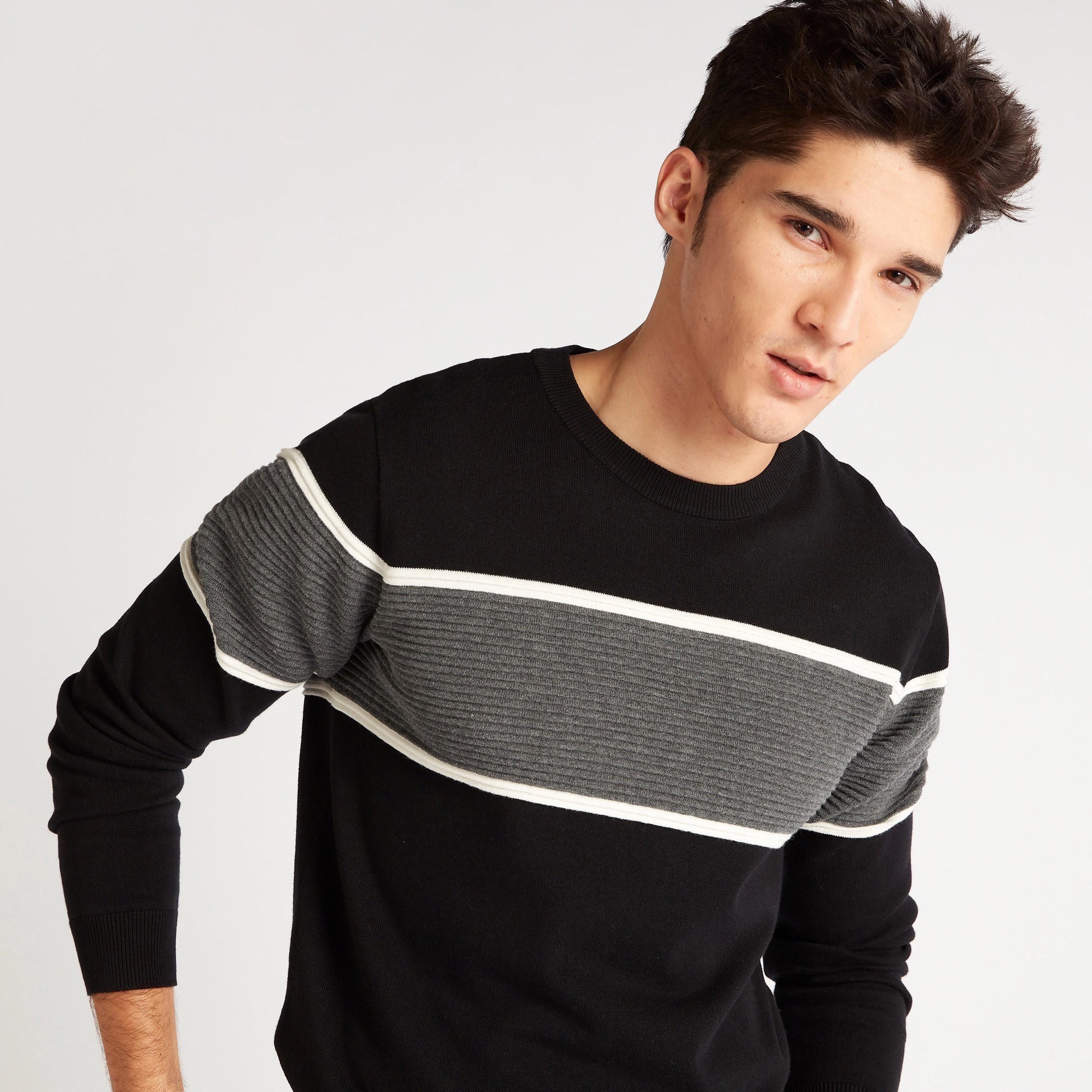 كنزة بارزة الملمس بياقة ضيّقة وأكمام طويلة-men-clothing-sweatersandpullovers-image-1