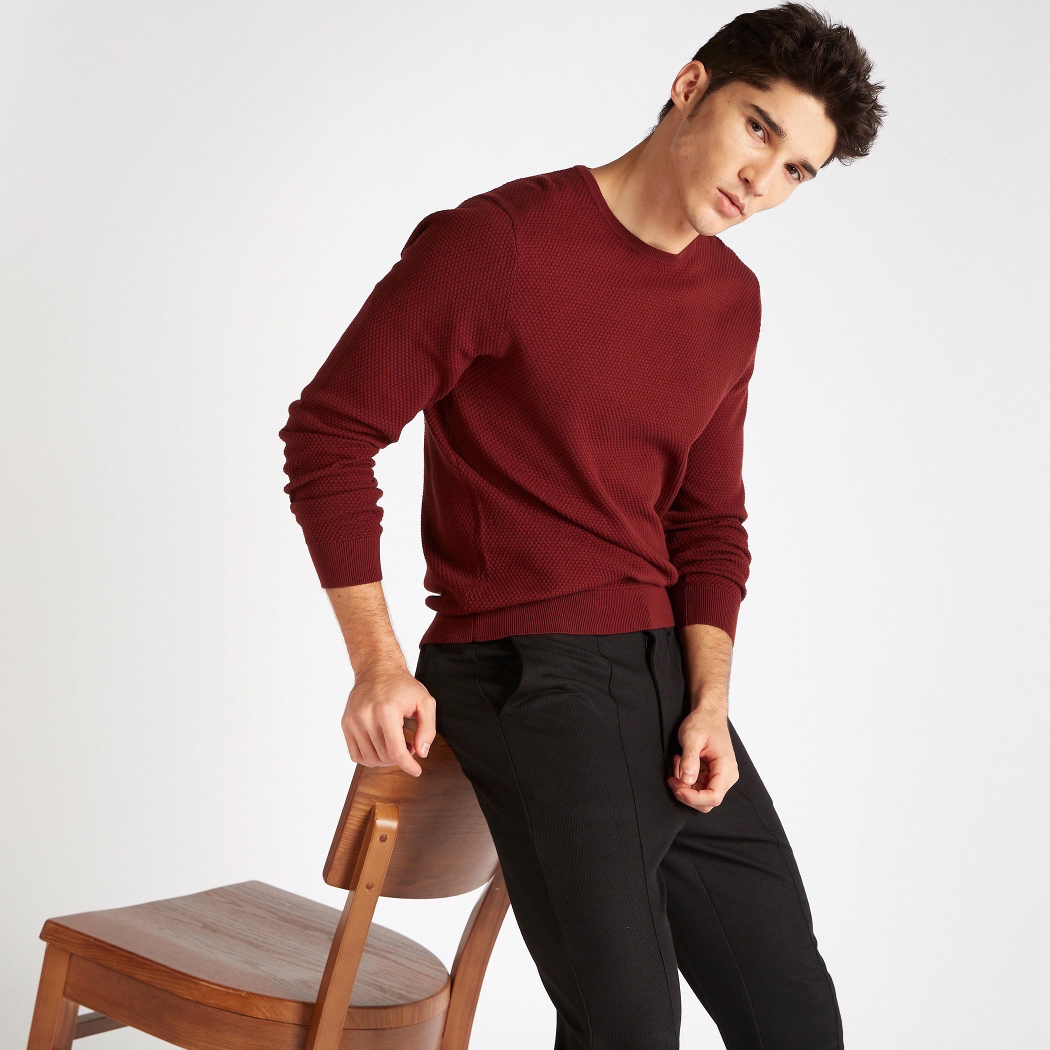 كنزة بارزة الملمس بياقة ضيّقة وأكمام طويلة-men-clothing-sweatersandpullovers-image-1