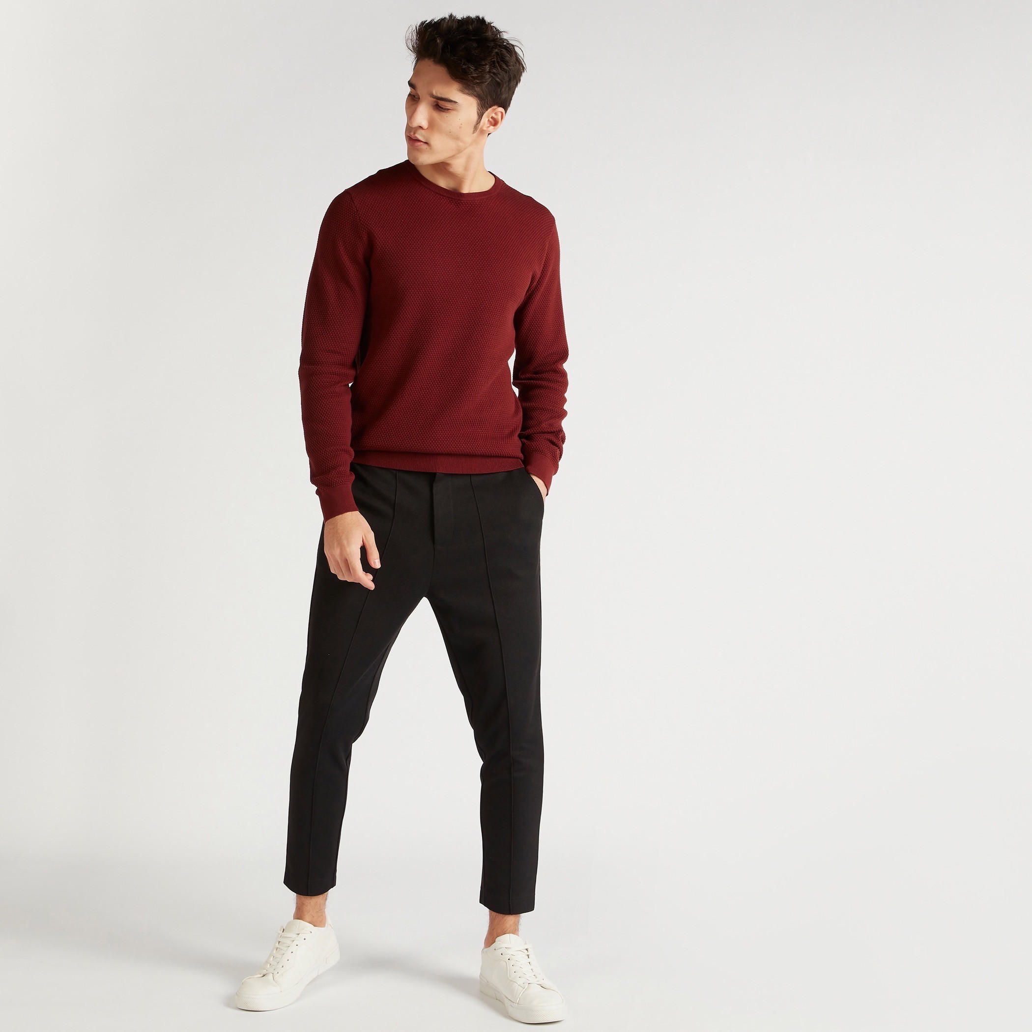 كنزة بارزة الملمس بياقة ضيّقة وأكمام طويلة-men-clothing-sweatersandpullovers-image-2