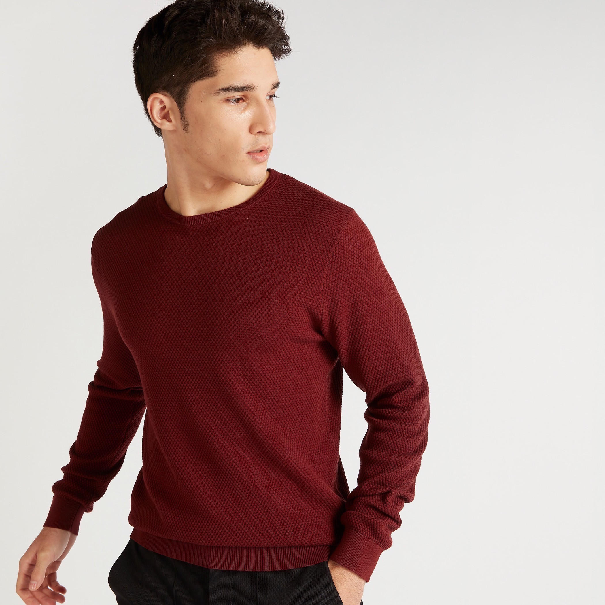 كنزة بارزة الملمس بياقة ضيّقة وأكمام طويلة-men-clothing-sweatersandpullovers-image-6