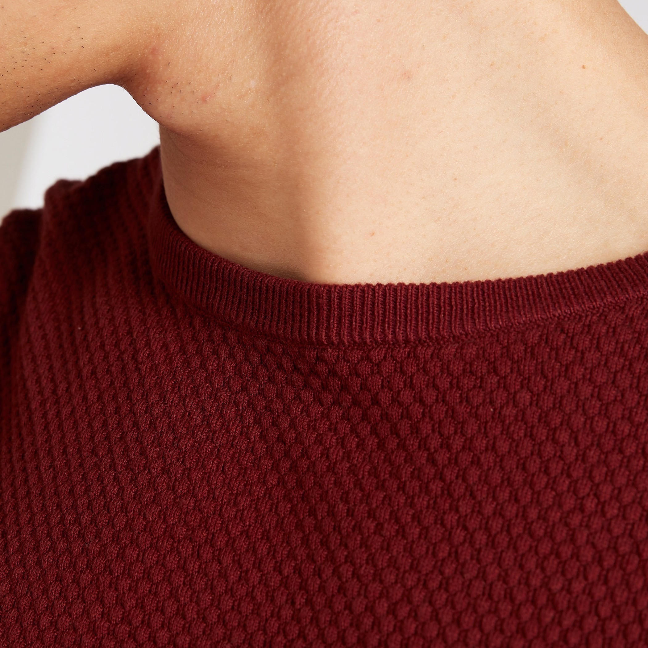 كنزة بارزة الملمس بياقة ضيّقة وأكمام طويلة-men-clothing-sweatersandpullovers-image-7