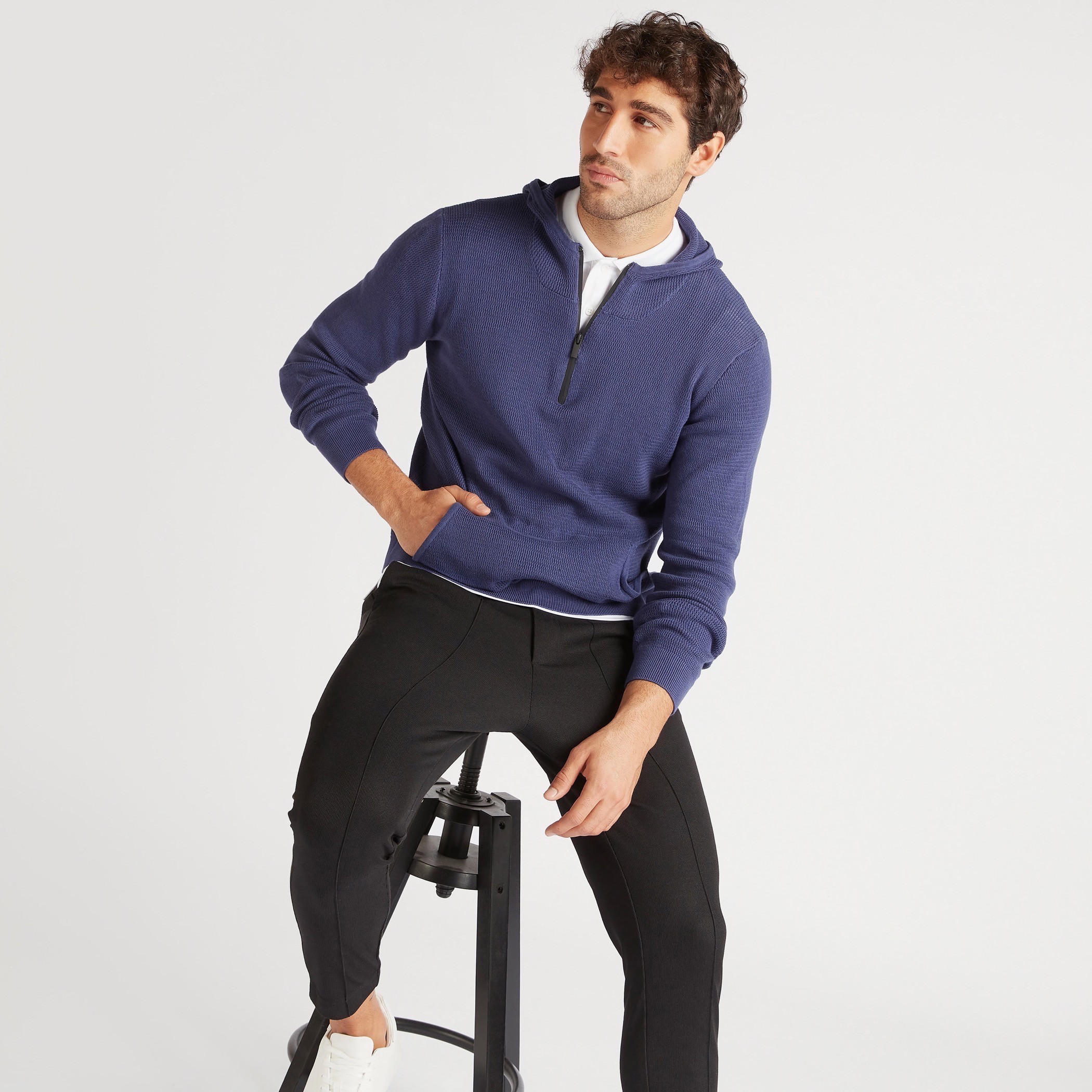 كنزة بارزة الملمس بقبّعة وأكمام طويلة-men-clothing-sweatersandpullovers-image-1