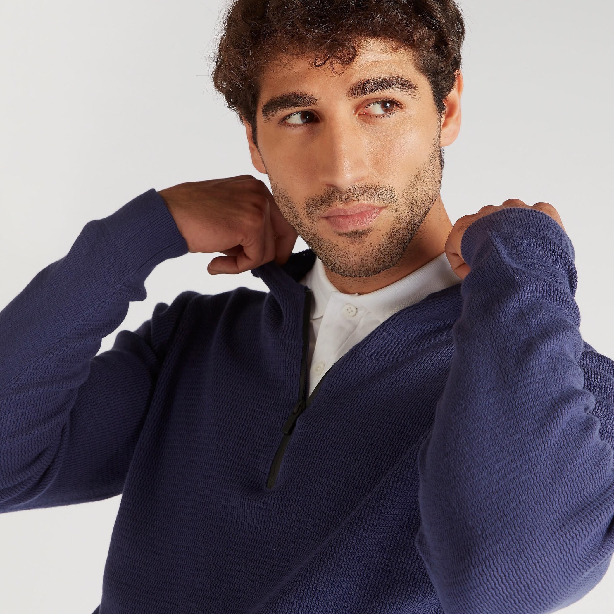 كنزة بارزة الملمس بقبّعة وأكمام طويلة-men-clothing-sweatersandpullovers-image-8