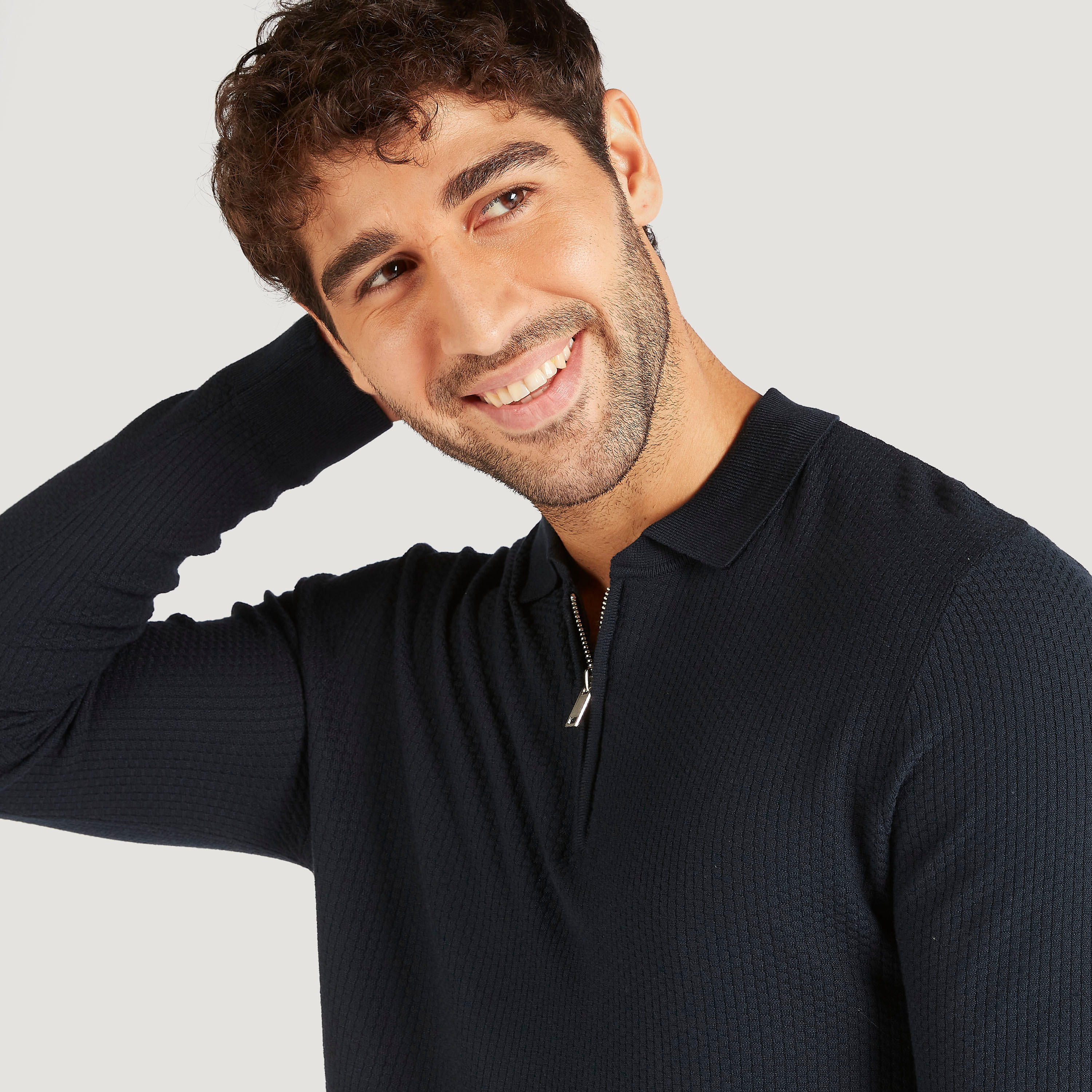 كنزة بارزة الملمس بياقة عادية وأكمام طويلة وسحّاب-men-clothing-sweatersandpullovers-image-4