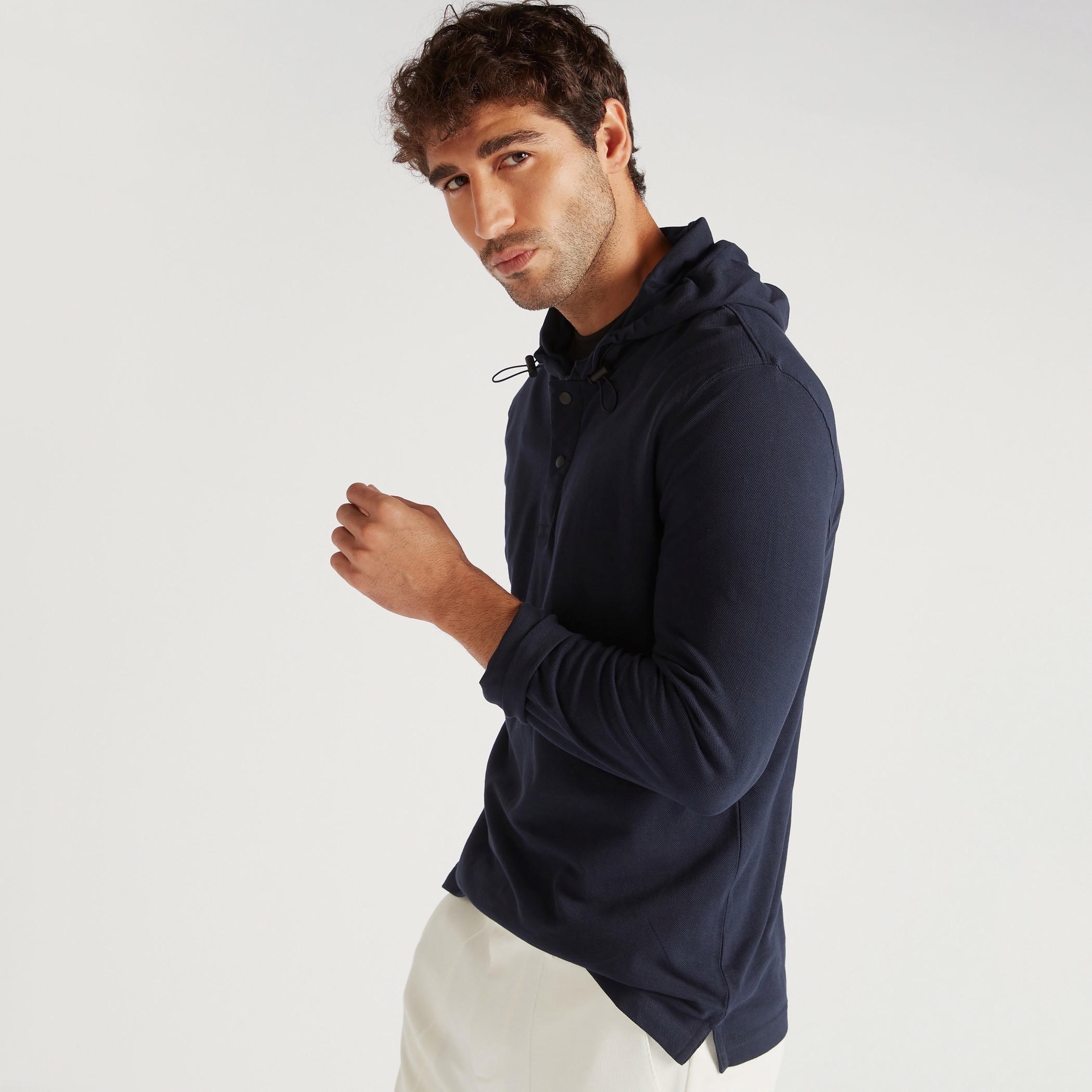 تيشيرت سادة بقبّعة وأكمام طويلة-men-clothing-tshirtsandpolos-tshirts-image-3