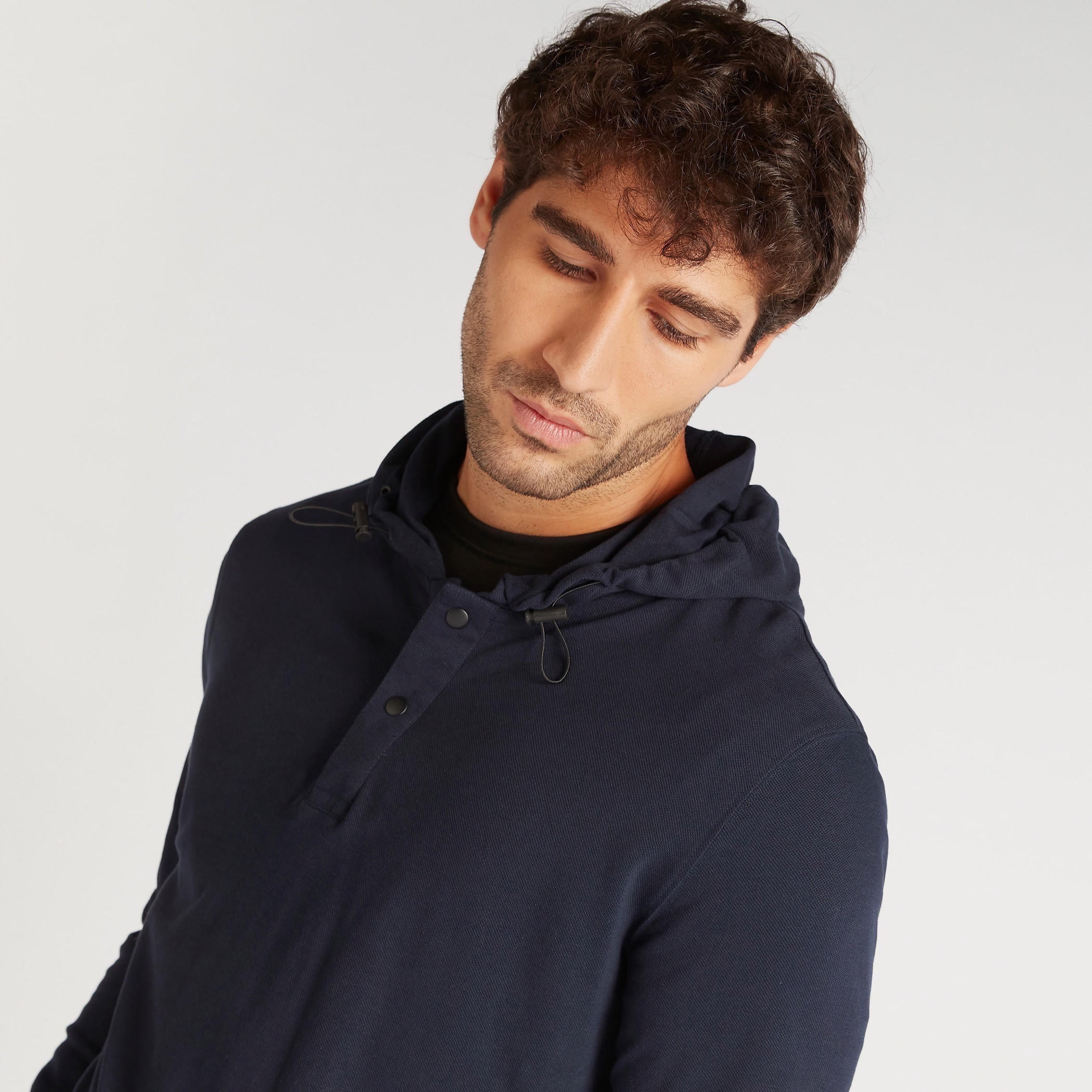 تيشيرت سادة بقبّعة وأكمام طويلة-men-clothing-tshirtsandpolos-tshirts-image-1
