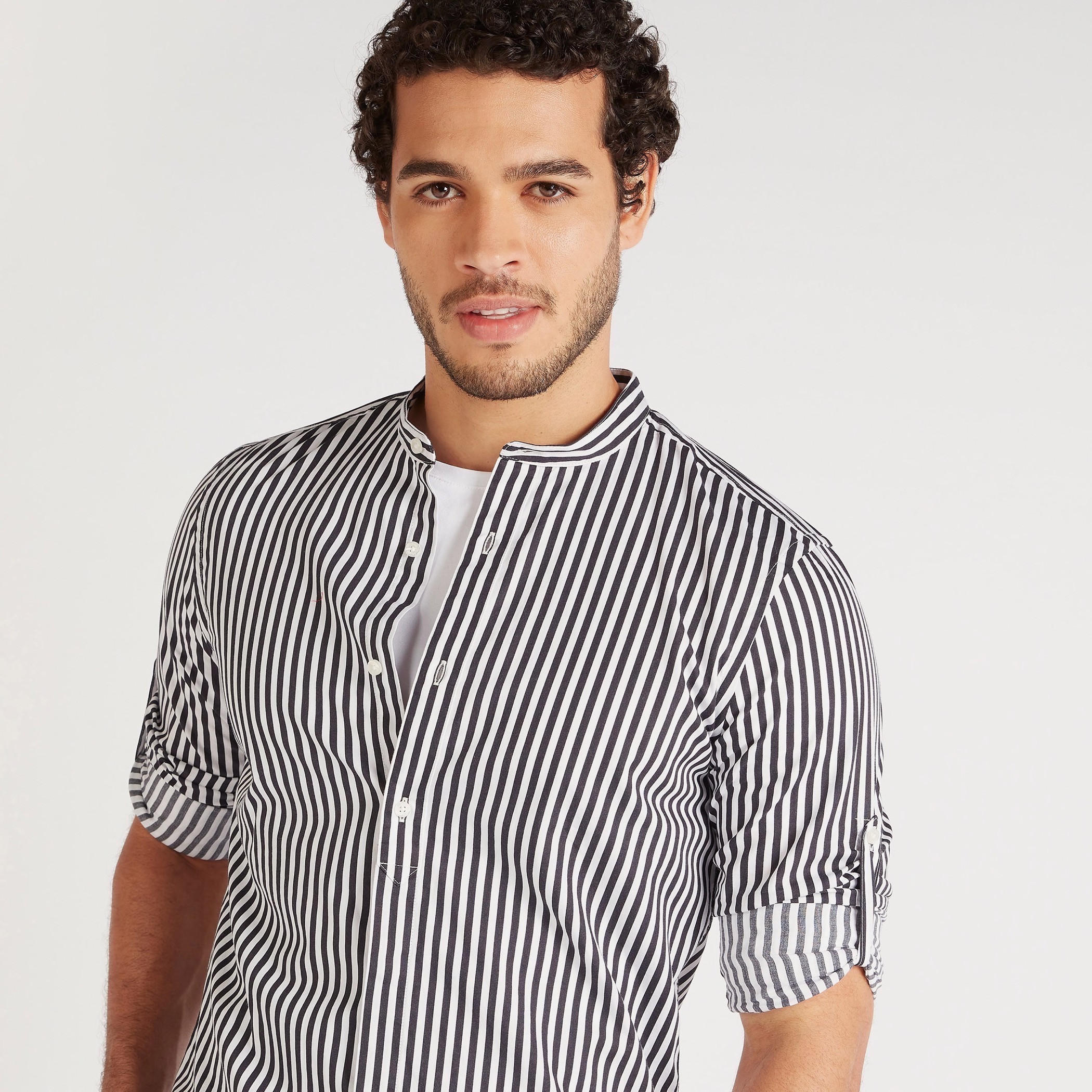 قميص مخطّط بأكمام طويلة وياقة ماندارين-men-clothing-shirts-image-3