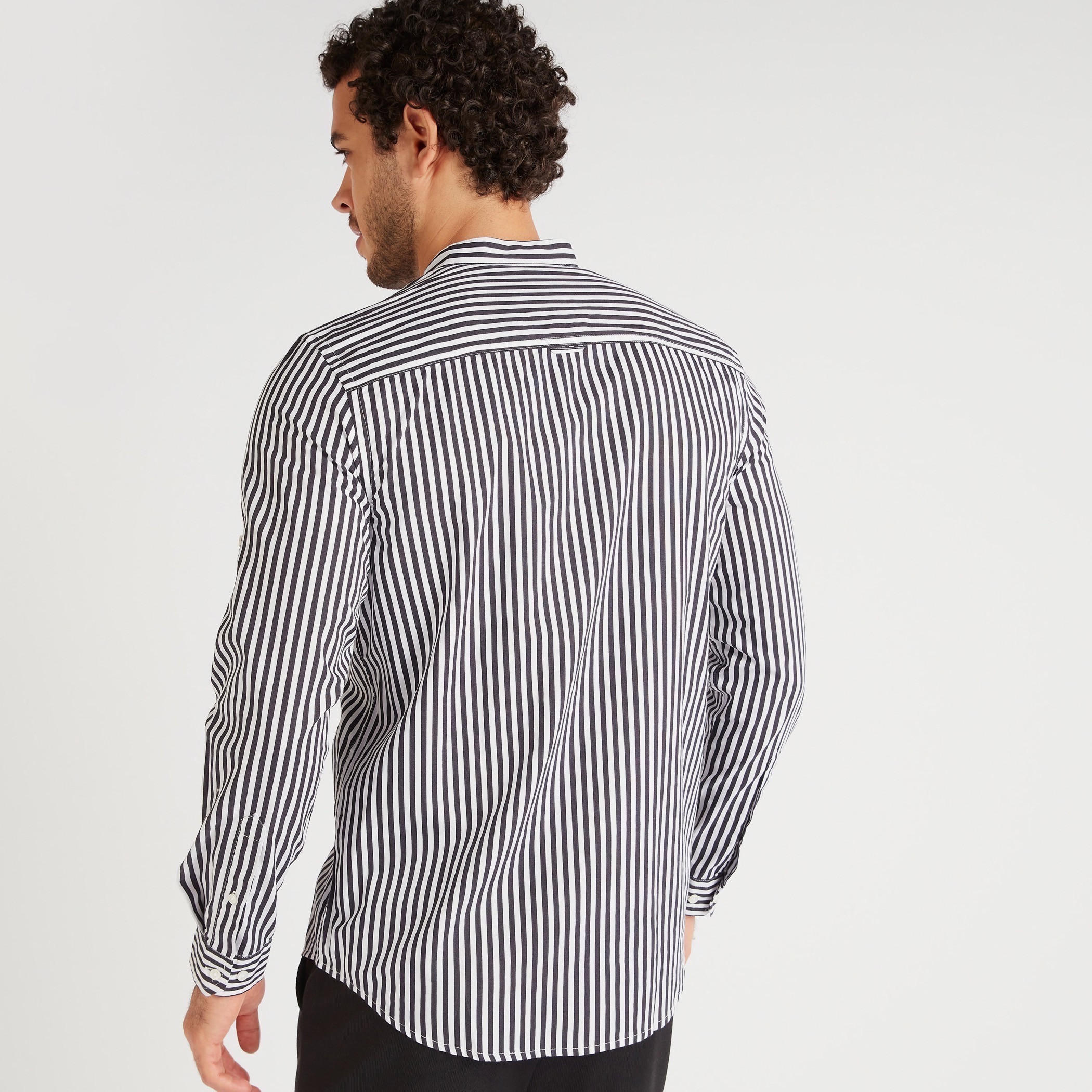 قميص مخطّط بأكمام طويلة وياقة ماندارين-men-clothing-shirts-image-4