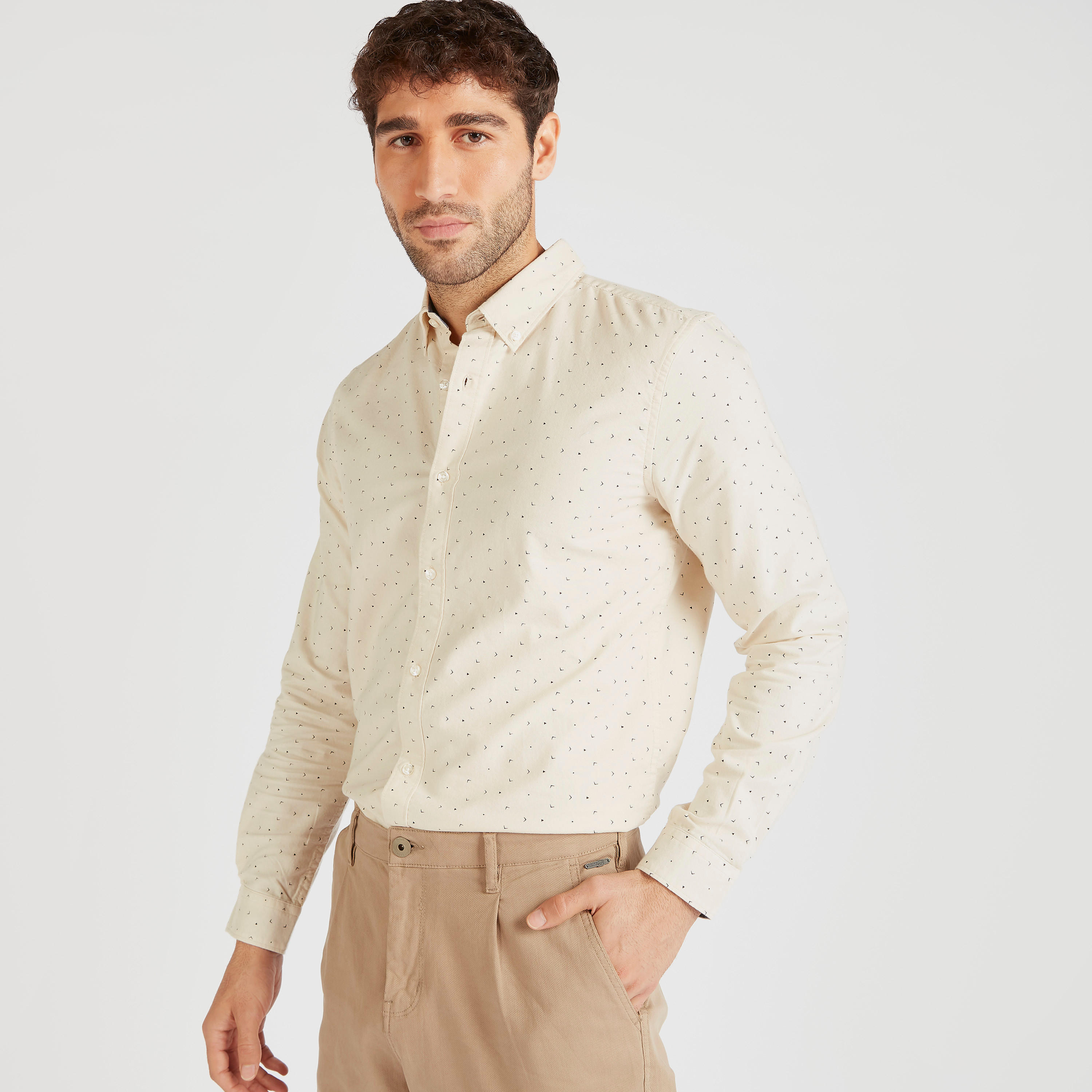 قميص بطبعات وياقة بزر سفلي وأكمام كاملة-men-clothing-shirts-image-1