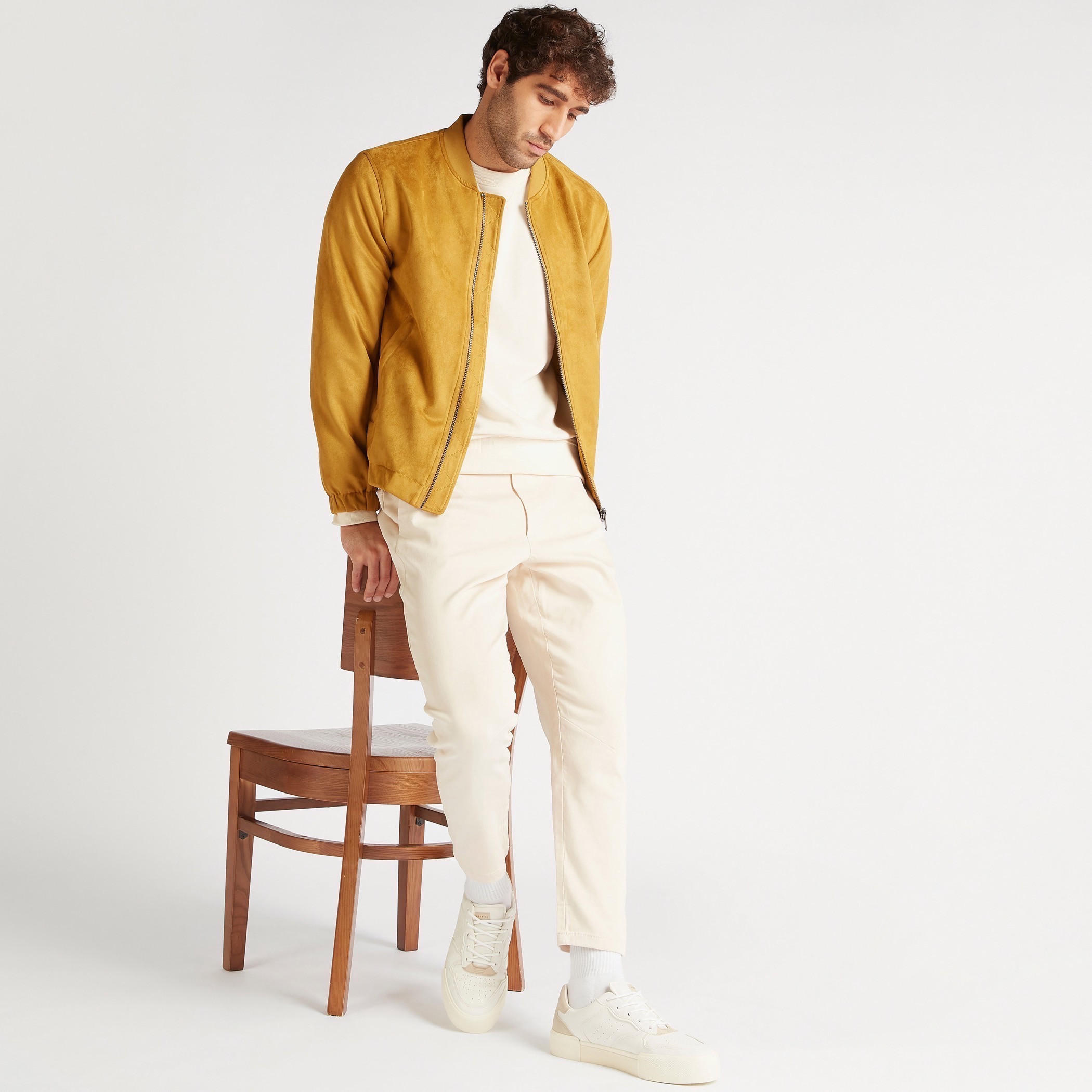 بنطلون شينو سادة برباط إغلاق وجيوب-men-clothing-bottoms-joggers-image-3