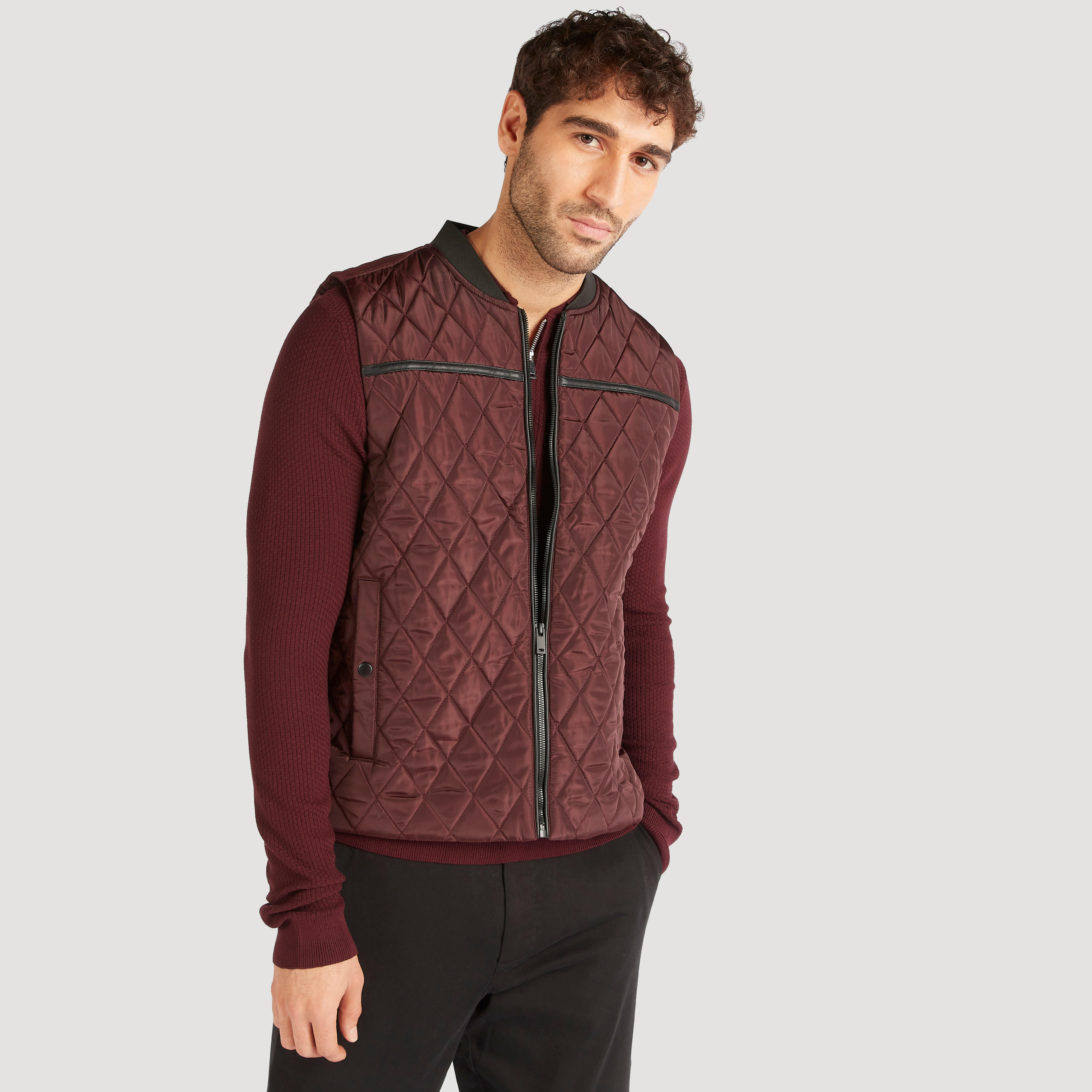 جاكيت مبطّن دون أكمام بسحّاب إغلاق وجيوب-men-clothing-jacketsandblazers-jackets-image-7