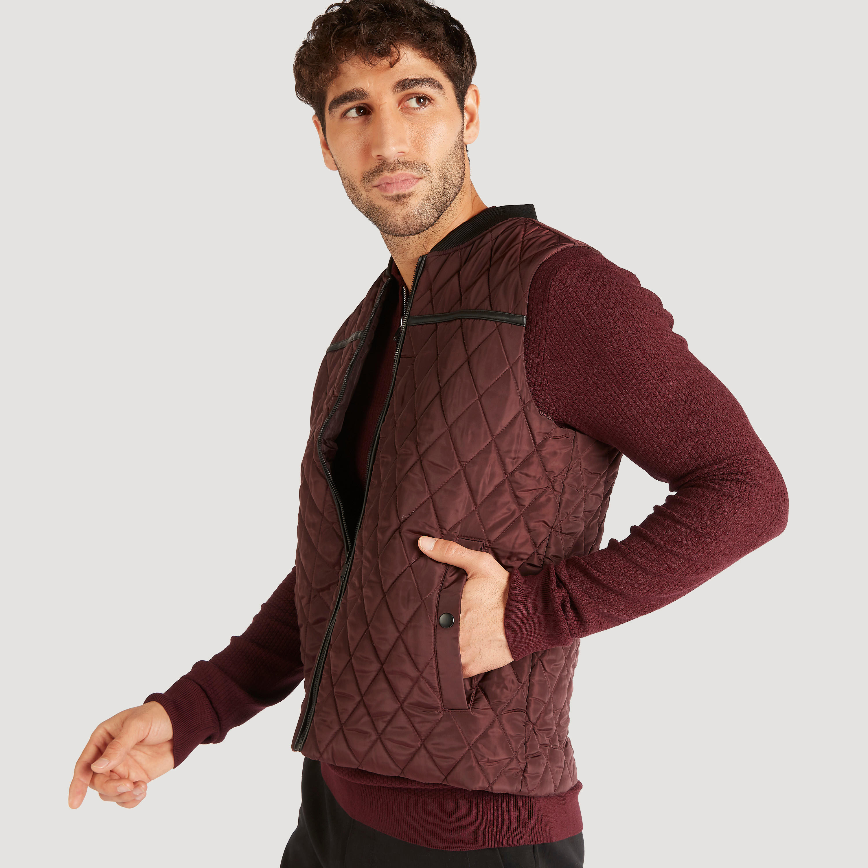 جاكيت مبطّن دون أكمام بسحّاب إغلاق وجيوب-men-clothing-jacketsandblazers-jackets-image-2