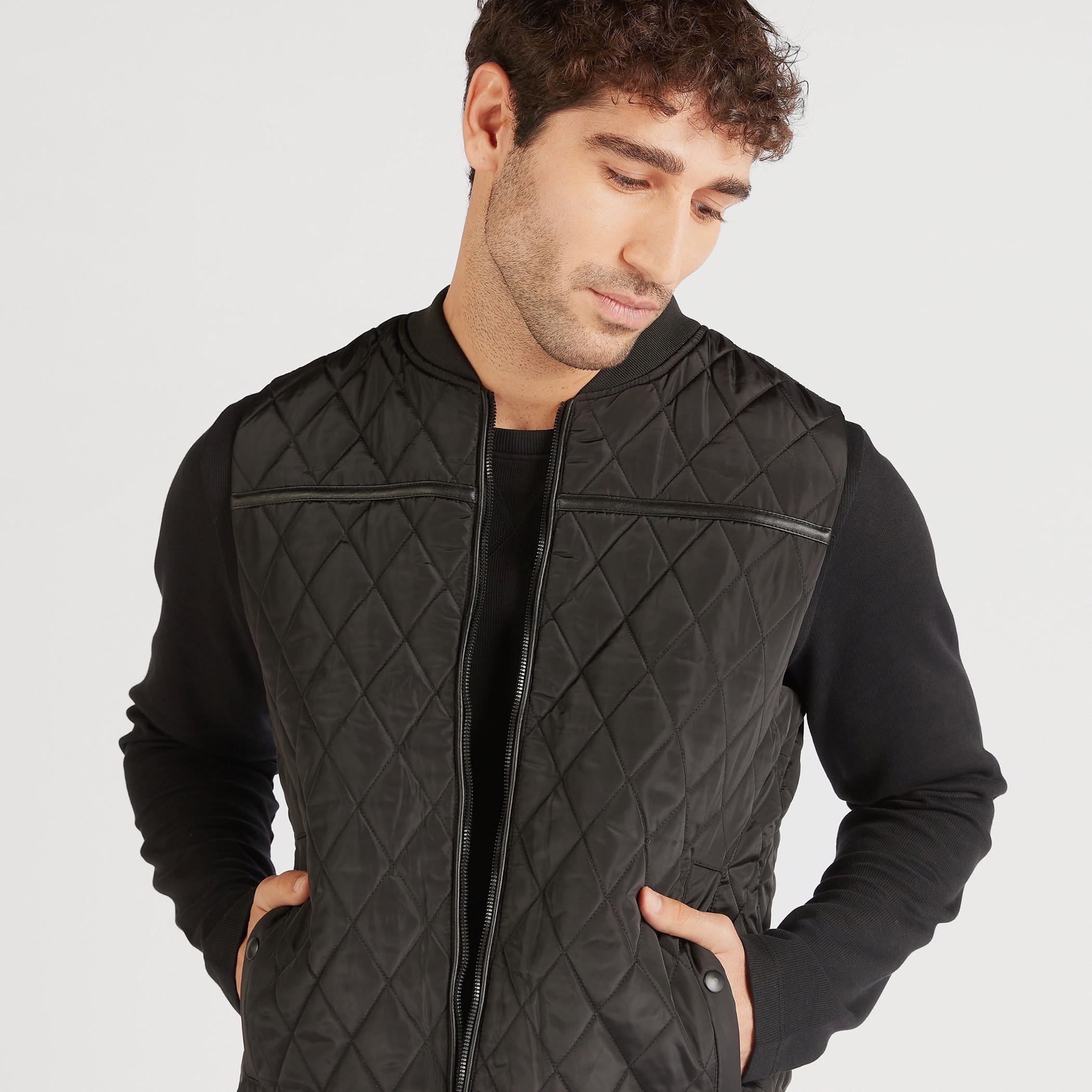 جاكيت مبطّن دون أكمام بسحّاب إغلاق وجيوب-men-clothing-jacketsandblazers-jackets-image-5
