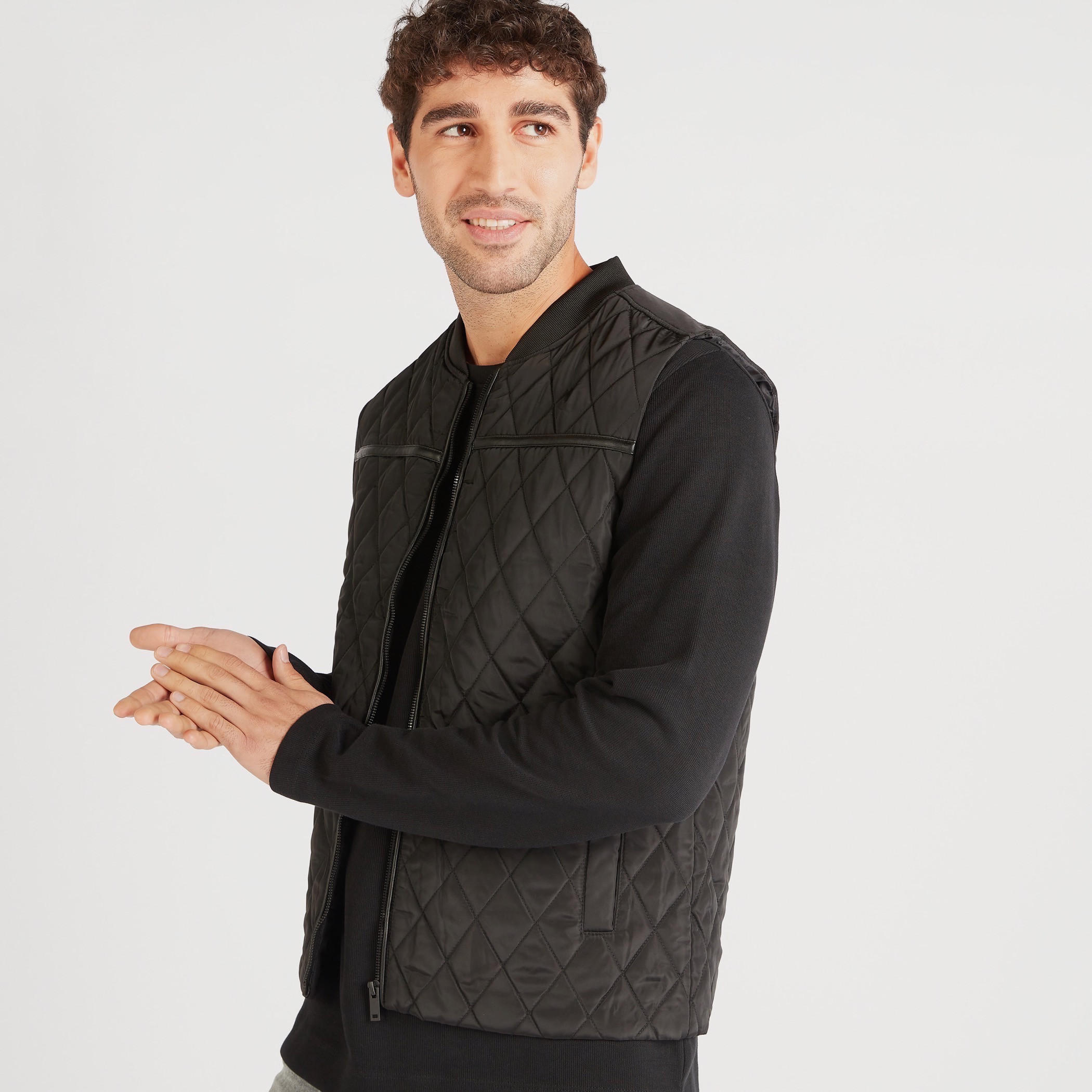 جاكيت مبطّن دون أكمام بسحّاب إغلاق وجيوب-men-clothing-jacketsandblazers-jackets-image-1