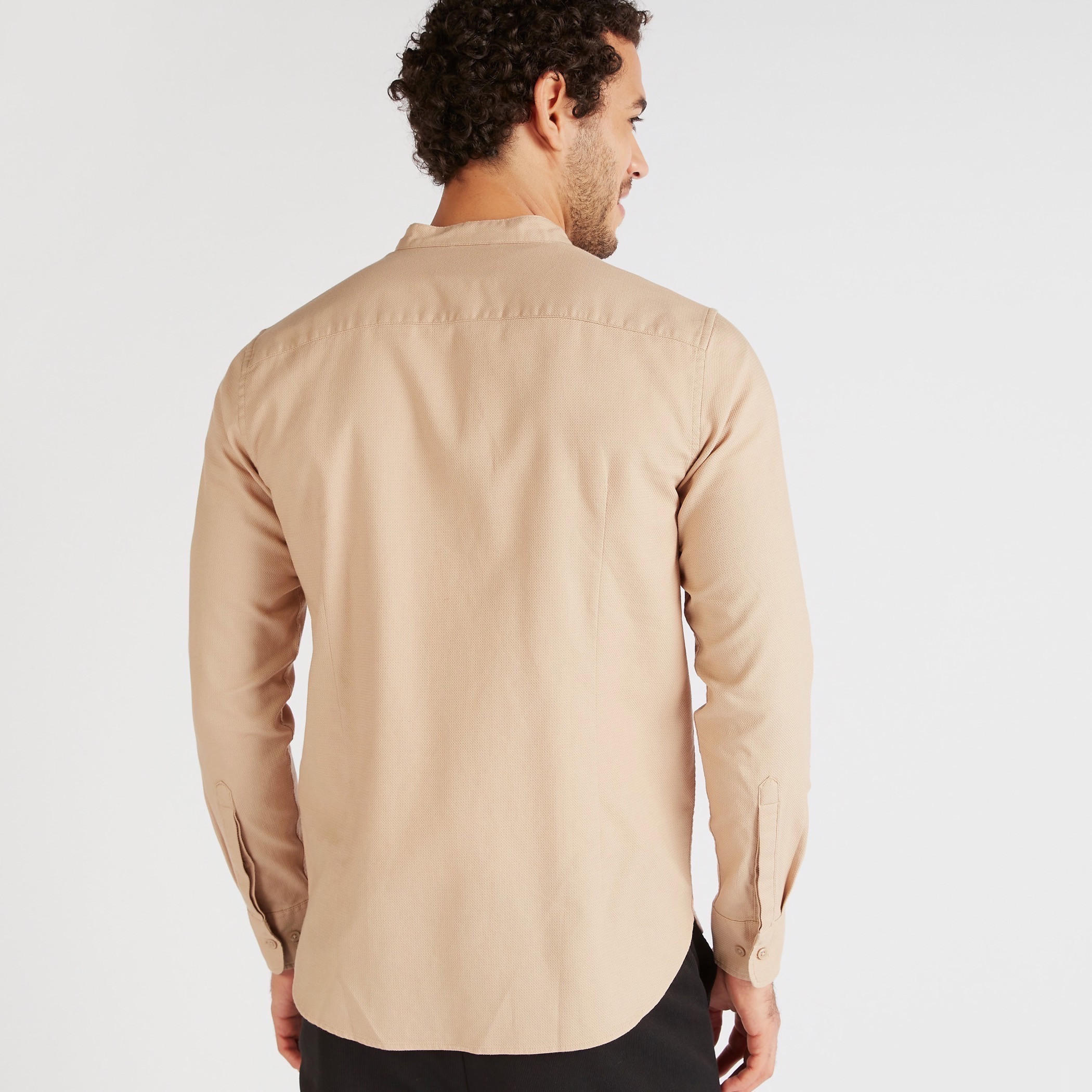 قميص بارز الملمس بقصّة سليم وياقة ماندارين وأكمام طويلة-men-clothing-shirts-image-4