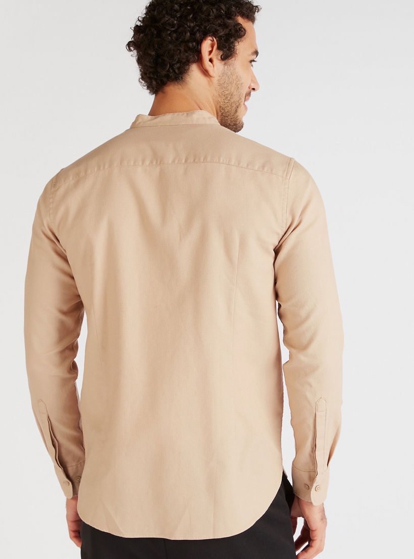 قميص بارز الملمس بقصّة سليم وياقة ماندارين وأكمام طويلة-men-clothing-shirts-image-4