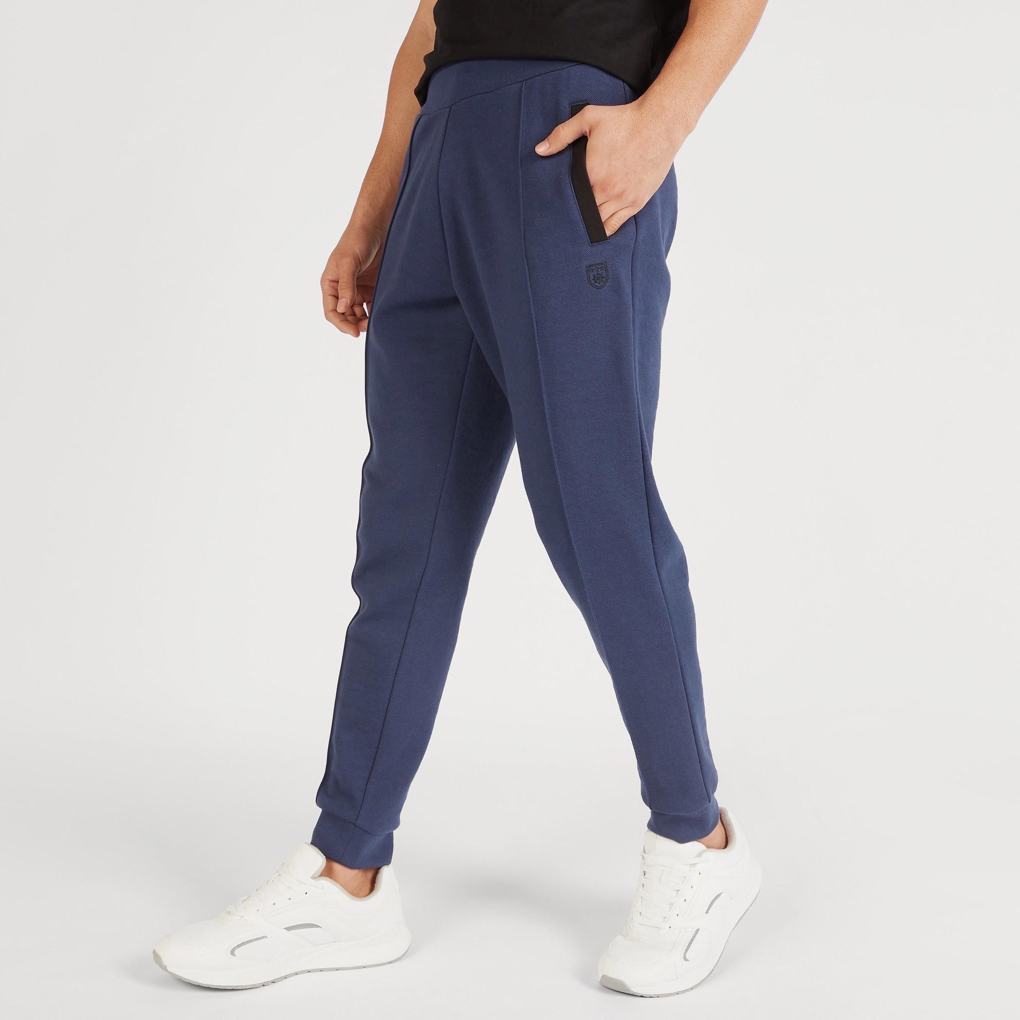 بنطلون رياضي بارز الملمس بخصر مطّاطي متوسّط الارتفاع وجيوب-men-clothing-bottoms-joggers-image-1