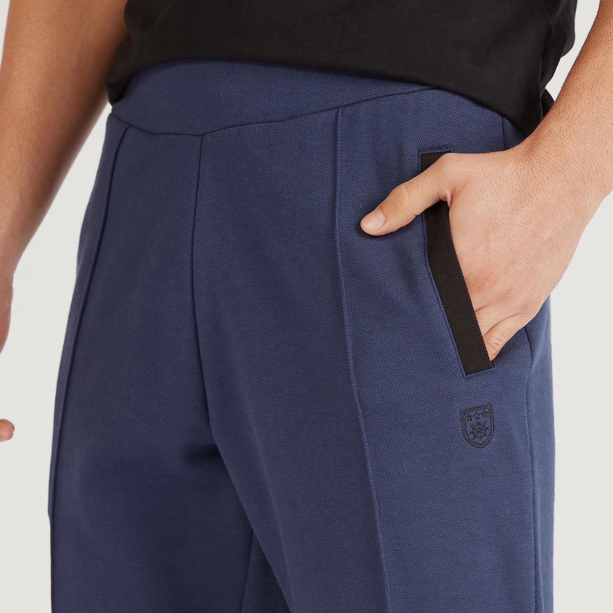 بنطلون رياضي بارز الملمس بخصر مطّاطي متوسّط الارتفاع وجيوب-men-clothing-bottoms-joggers-image-3