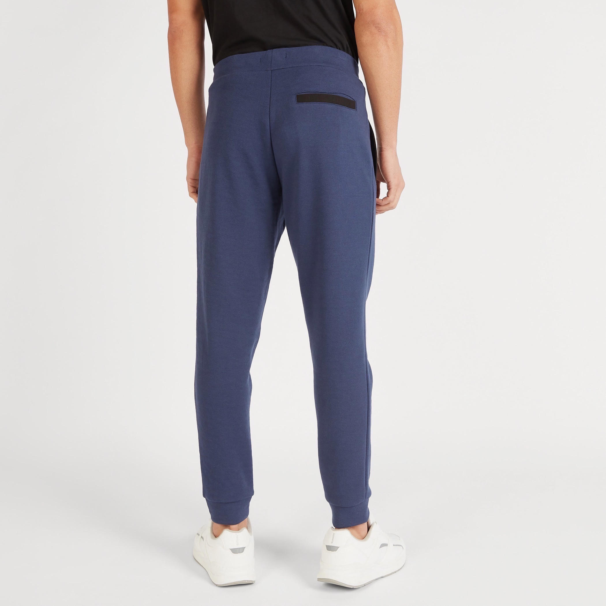 بنطلون رياضي بارز الملمس بخصر مطّاطي متوسّط الارتفاع وجيوب-men-clothing-bottoms-joggers-image-4