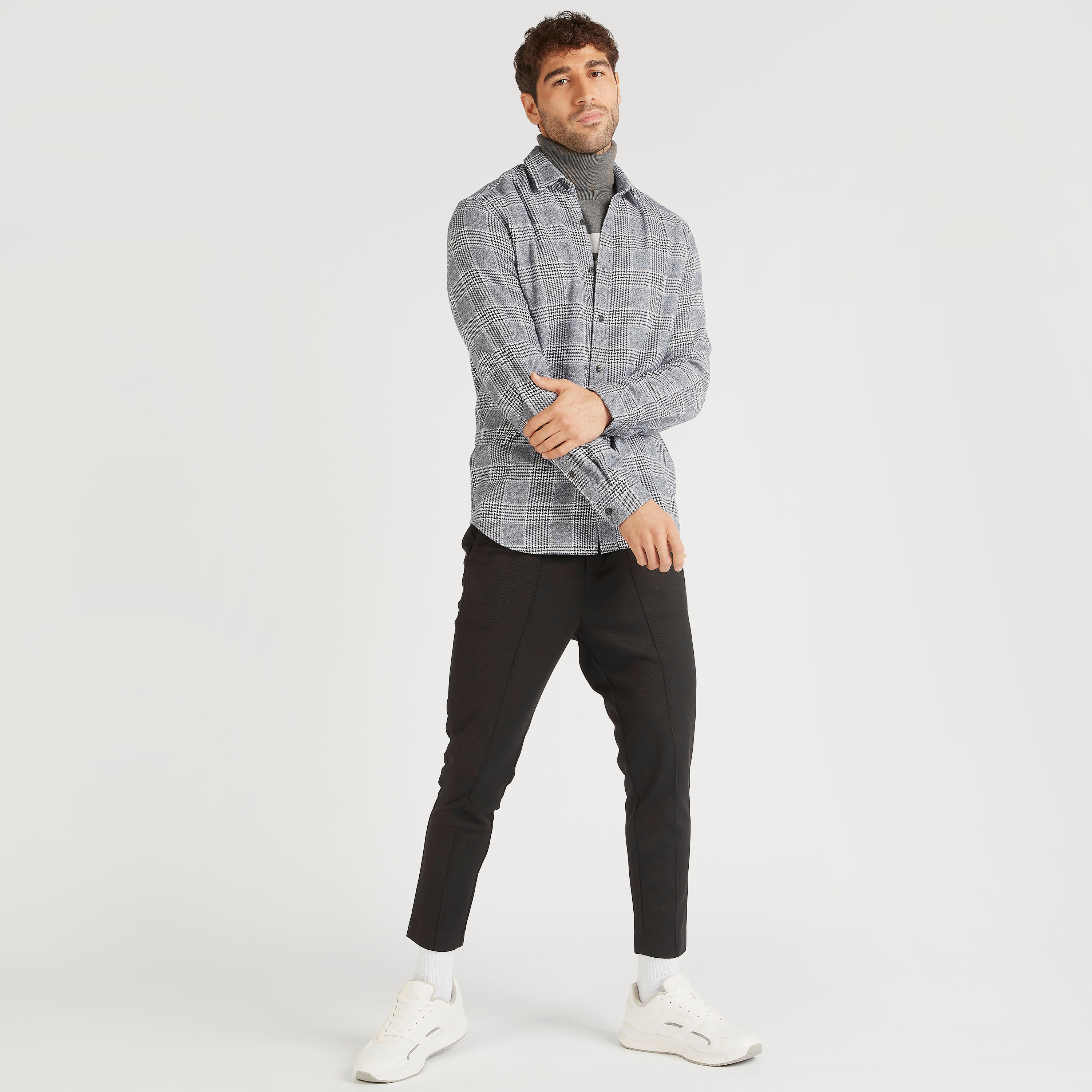 قميص كاروهات بقصة سليم وأكمام طويلة وياقة واسعة-men-clothing-shirts-image-2