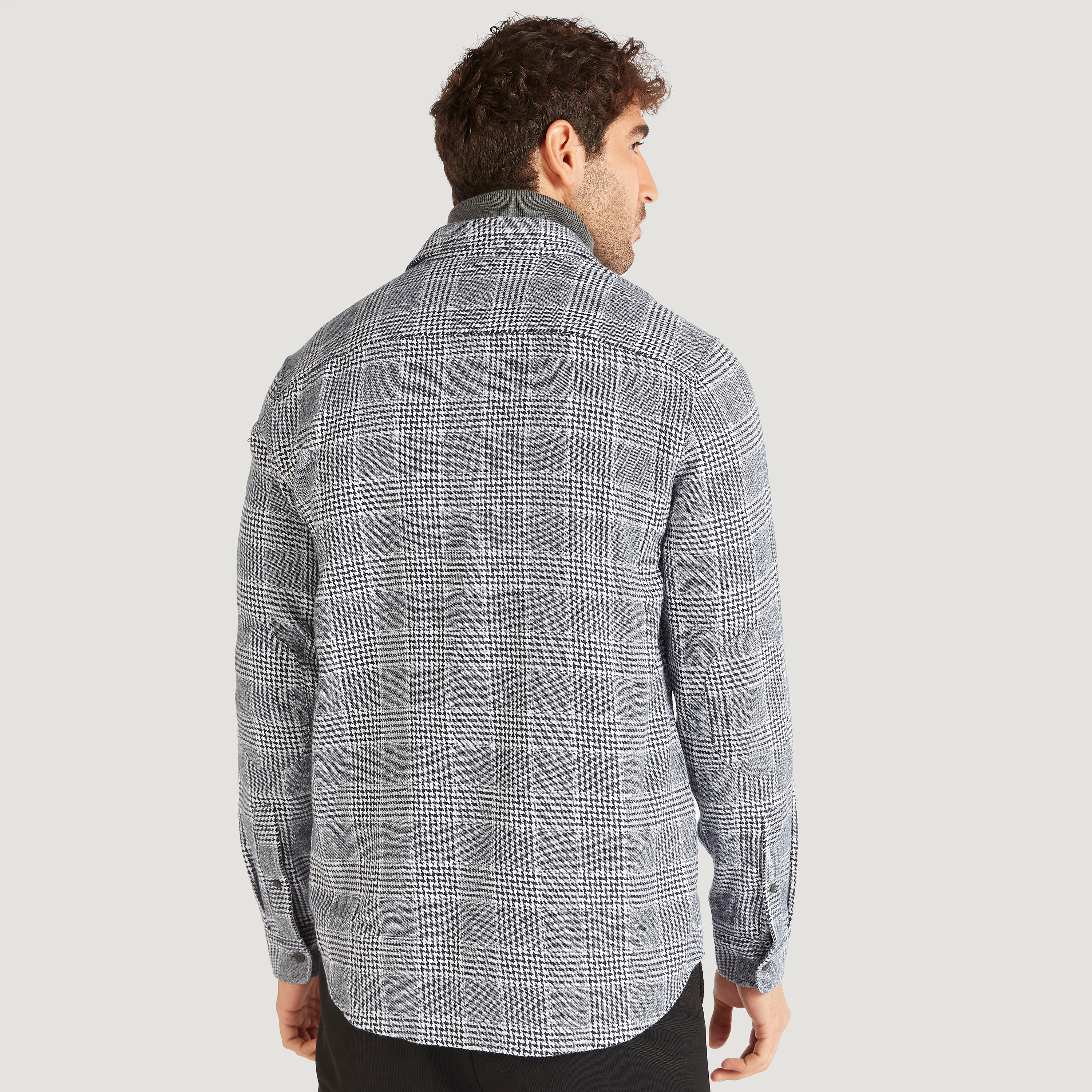 قميص كاروهات بقصة سليم وأكمام طويلة وياقة واسعة-men-clothing-shirts-image-4