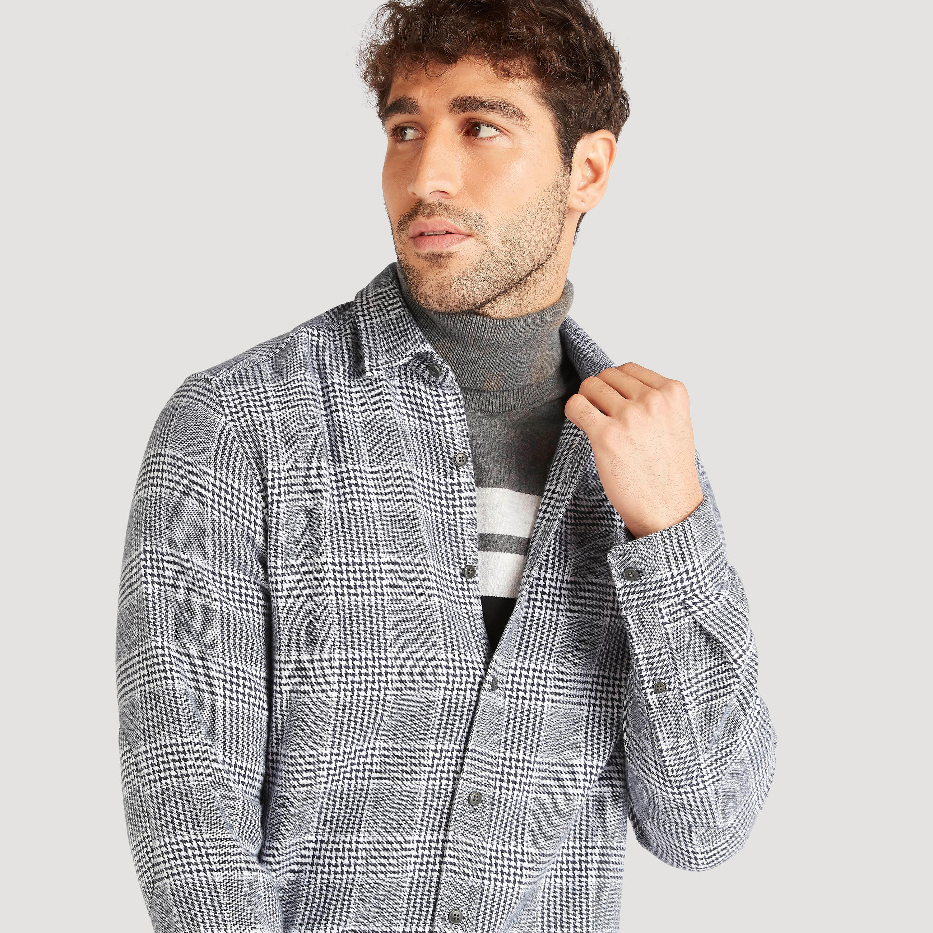 قميص كاروهات بقصة سليم وأكمام طويلة وياقة واسعة-men-clothing-shirts-image-5
