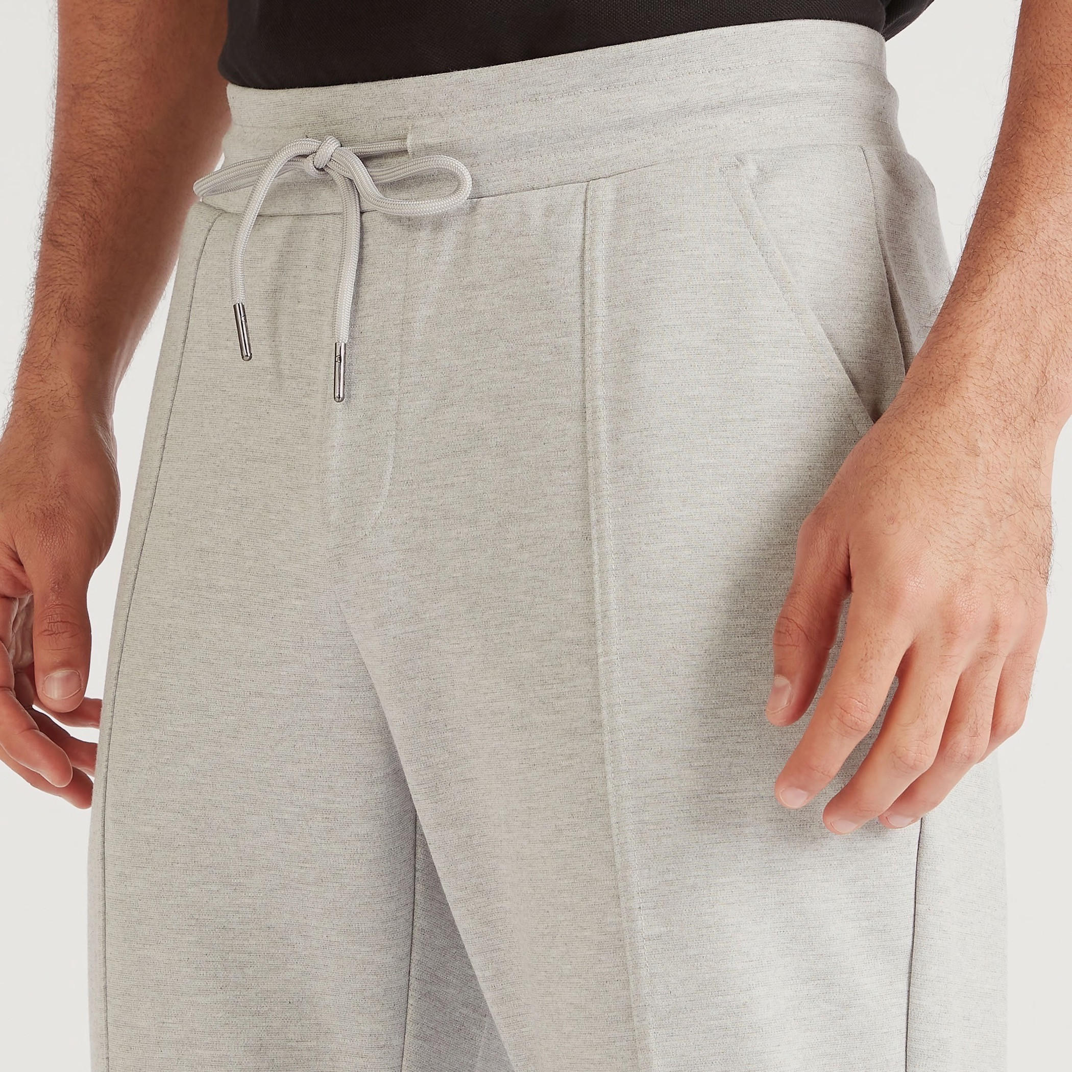 بنطلون رياضي سادة بخصر متوسّط الارتفاع ورباط إغلاق وجيوب-men-clothing-bottoms-joggers-image-2