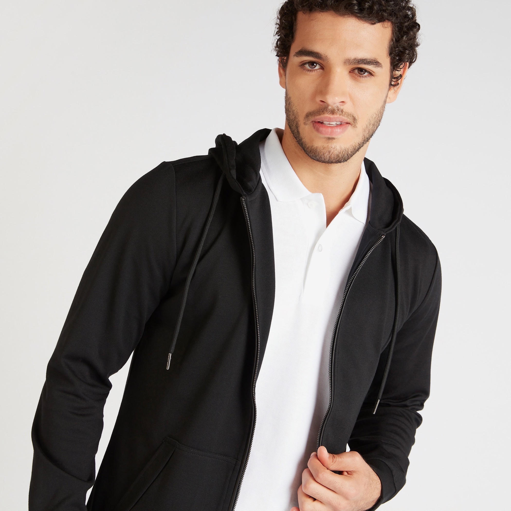 هودي سادة بسحّاب وأكمام طويلة وجيوب-men-winterwear-hoodiesandsweatshirts-image-2