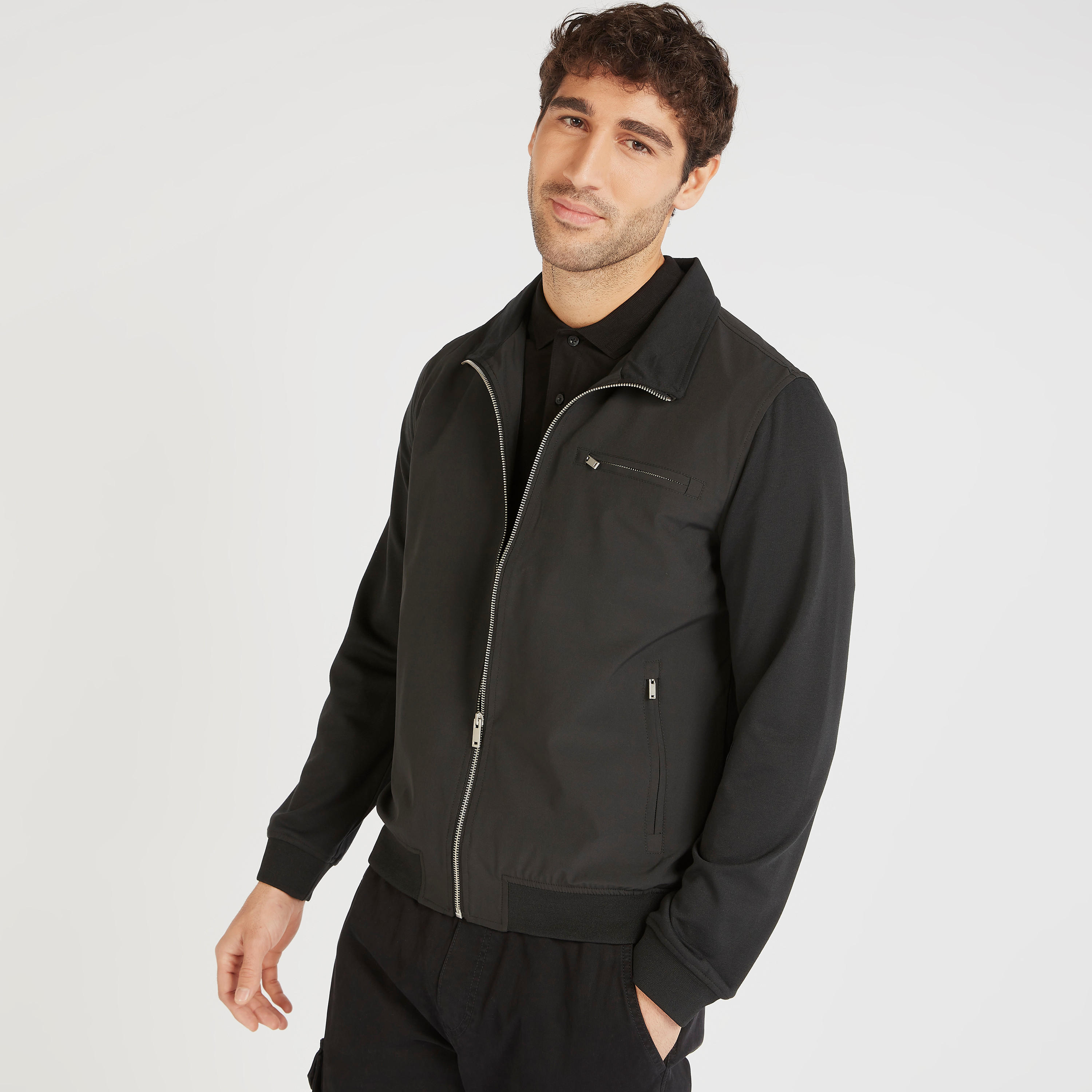 جاكيت خفيف سادة بسحاب وجيوب-men-clothing-jacketsandblazers-jackets-image-1