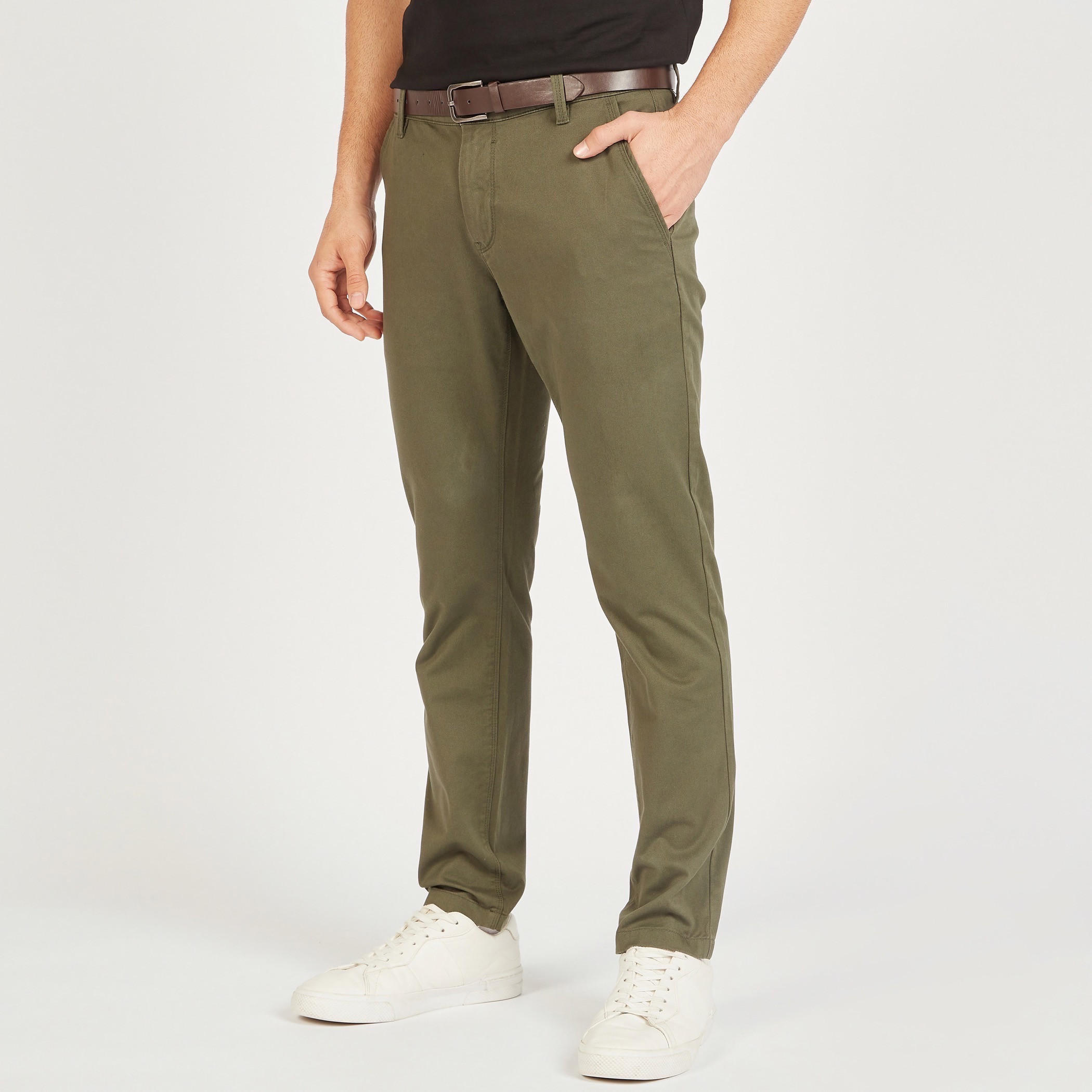 بنطلون تشينو بقصّة سليم وحزام وجيوب-men-clothing-bottoms-trousersandchinos-chinos-image-11