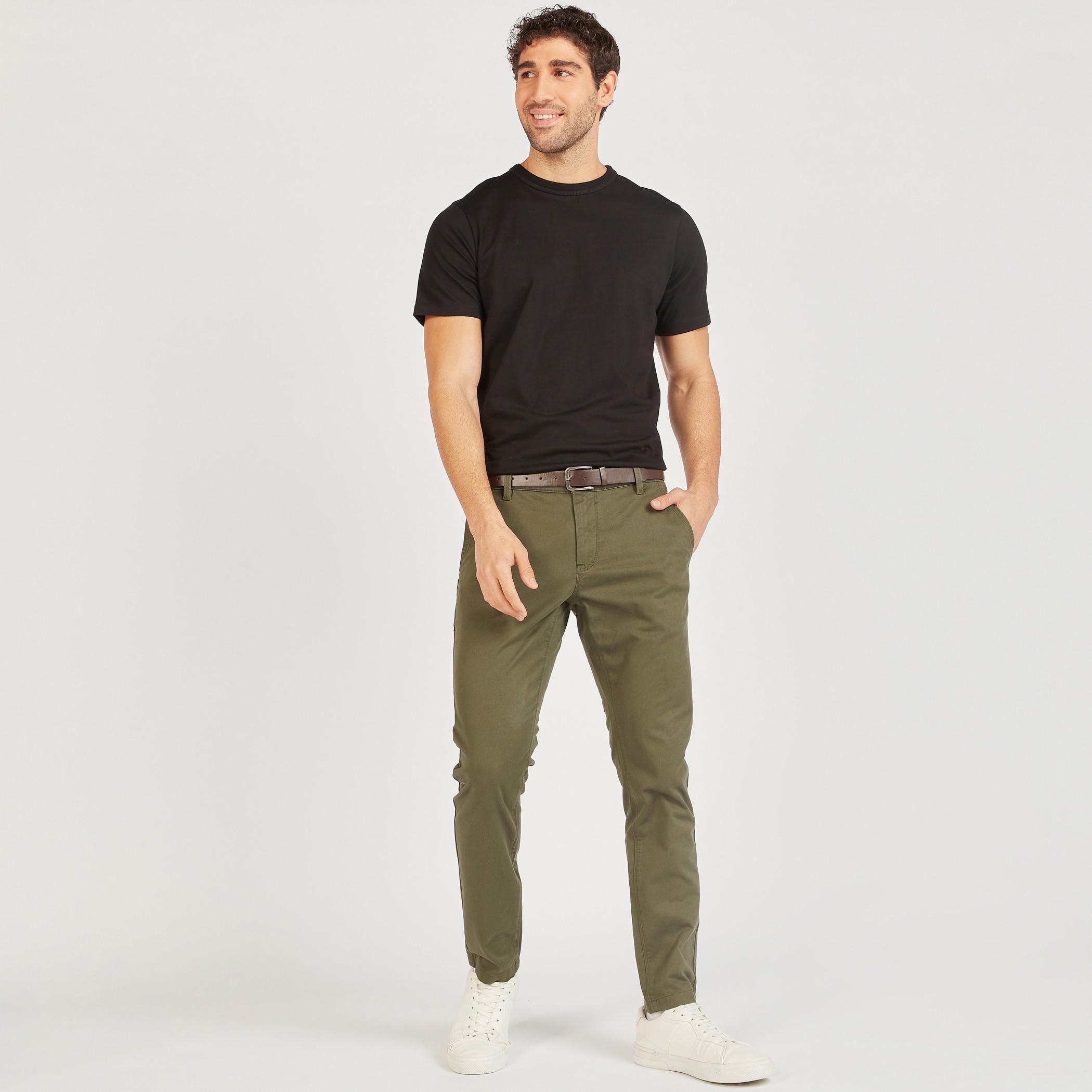 بنطلون تشينو بقصّة سليم وحزام وجيوب-men-clothing-bottoms-trousersandchinos-chinos-image-2